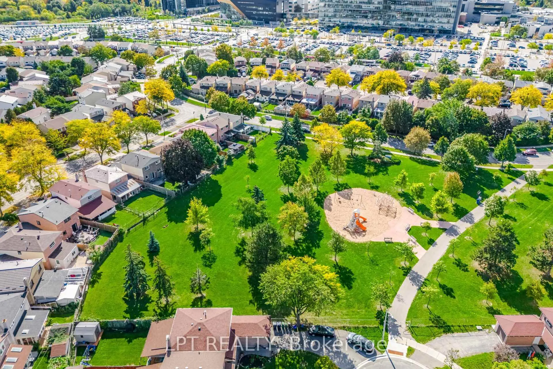 Photo 42 of 27 Woodsview Avenue, Etobicoke, West Humber-Clairville — HOMEH