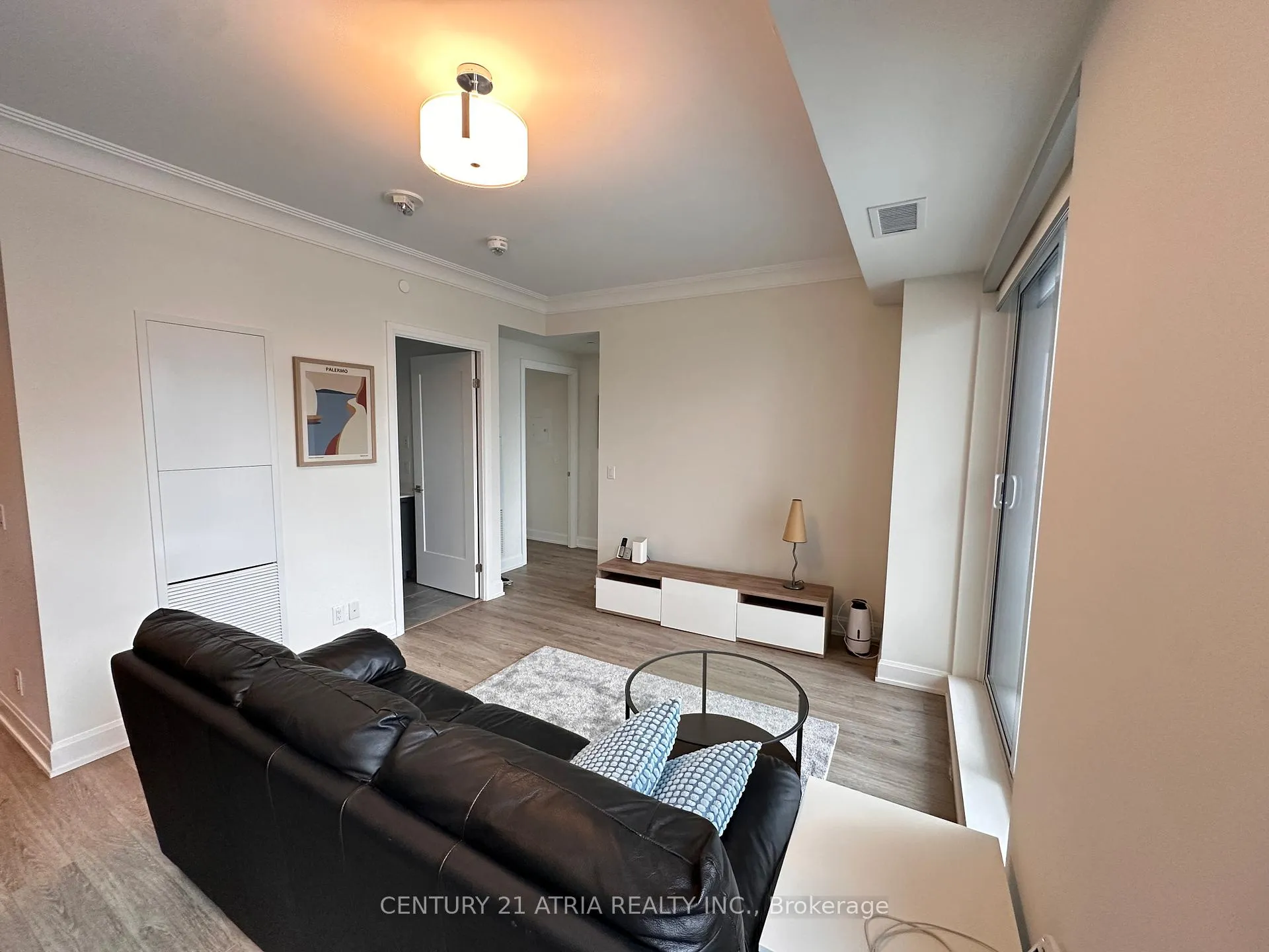 Photo 8 of Unit 908, 18 Water Walk Drive, Markham, Unionville — HOMEH