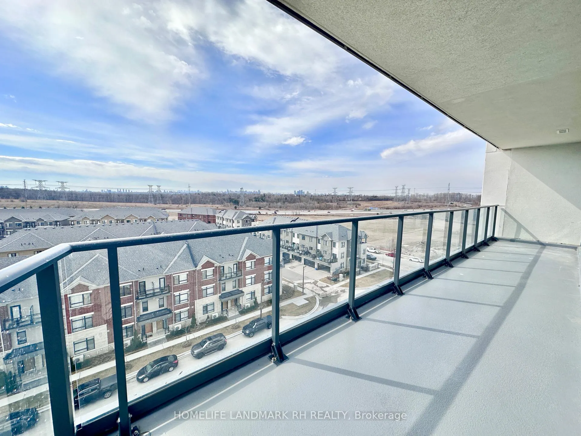 Photo 5 of Unit 706, 12 Gandhi Lane, Markham, Commerce Valley — HOMEH