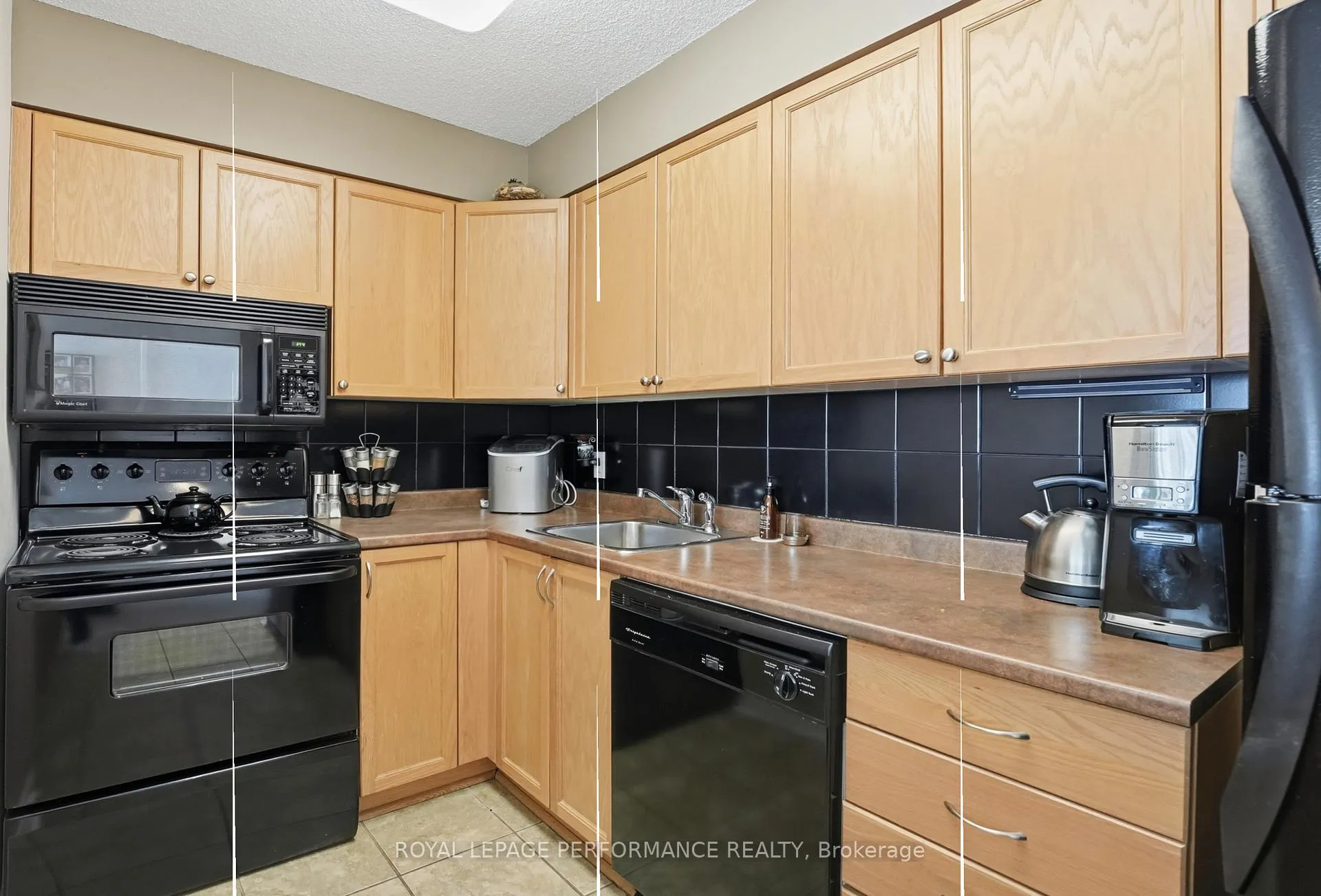 Photo 9 of Unit 412, 225 Alvin Road N, Ottawa, Manor Park — HOMEH