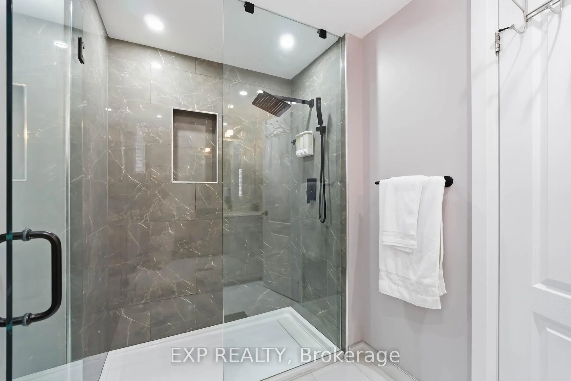 Photo 27 of 41 Keefer Road, Thorold, Confederation Heights — HOMEH