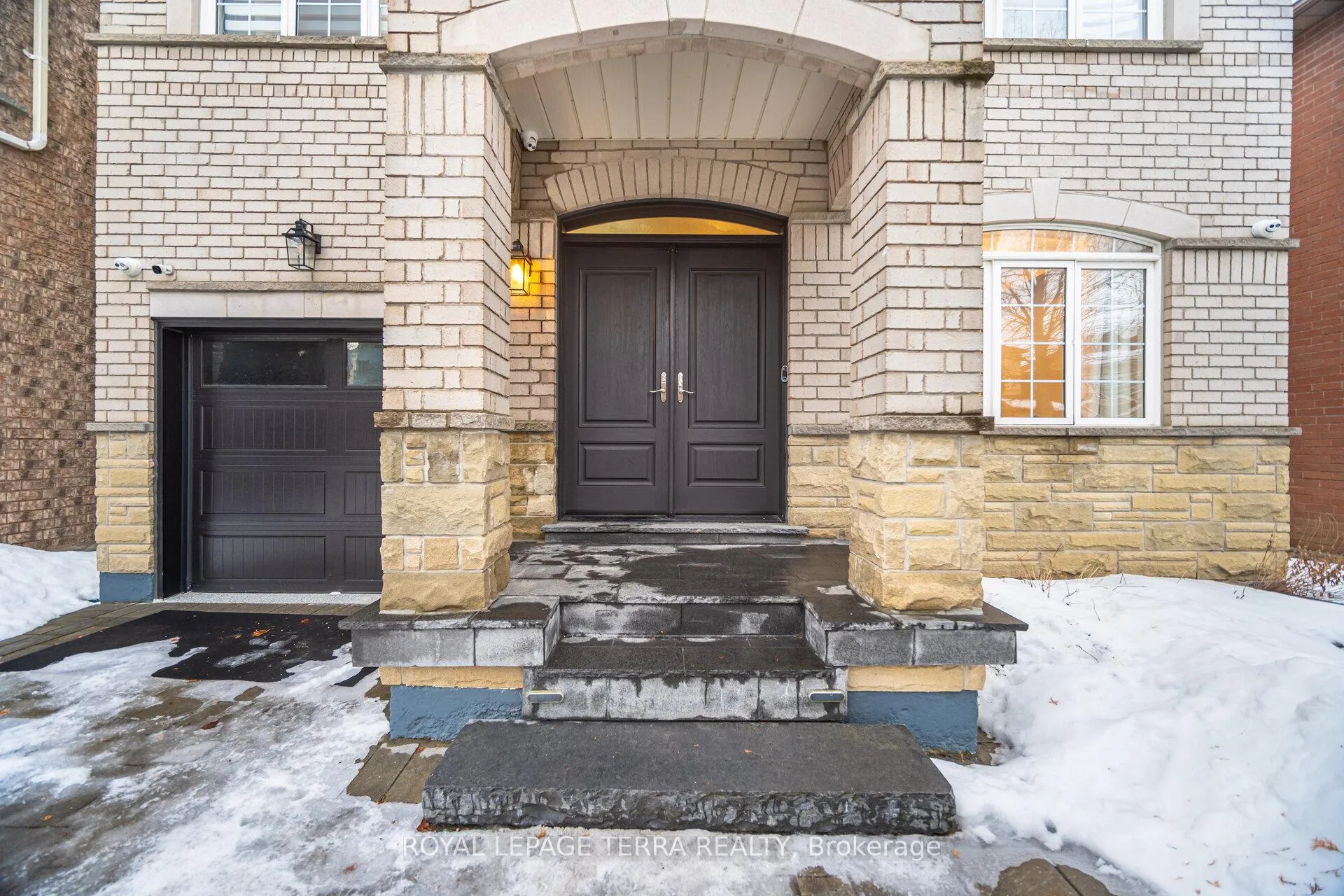 Photo 4 of 19 Scarlett Trail, Vaughan, Vellore Village — HOMEH