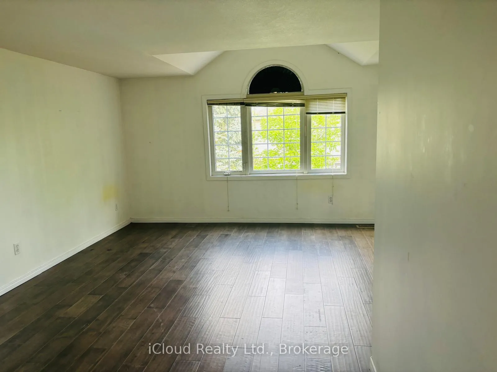 Photo 10 of 65 Periwinkle Way, Guelph, Pineridge/Westminster Woods — HOMEH