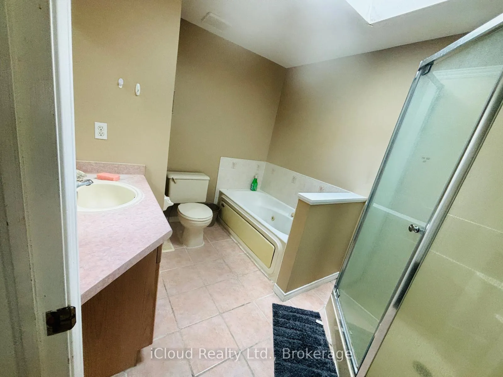Photo 11 of 65 Periwinkle Way, Guelph, Pineridge/Westminster Woods — HOMEH