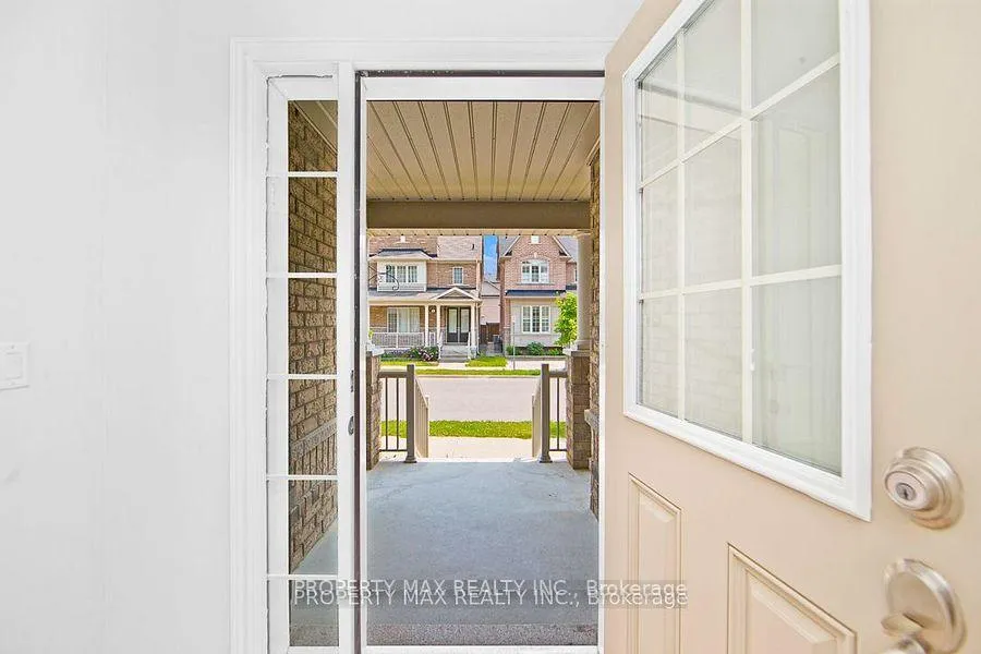 Photo 2 of 20 Toulouse Court, Markham, Cornell — HOMEH