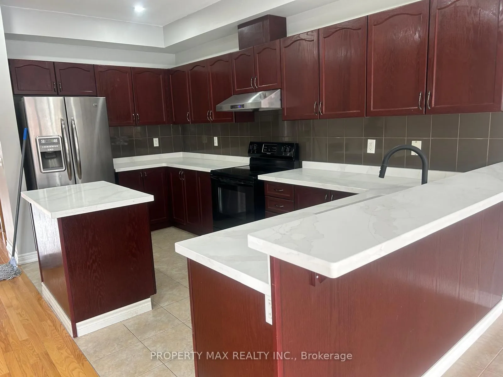 Photo 4 of 20 Toulouse Court, Markham, Cornell — HOMEH