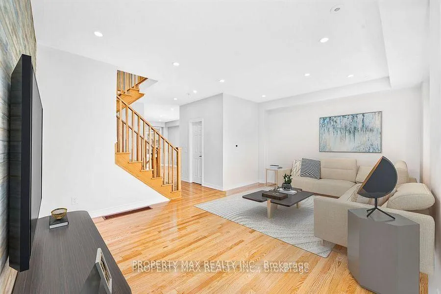 Photo 10 of 20 Toulouse Court, Markham, Cornell — HOMEH