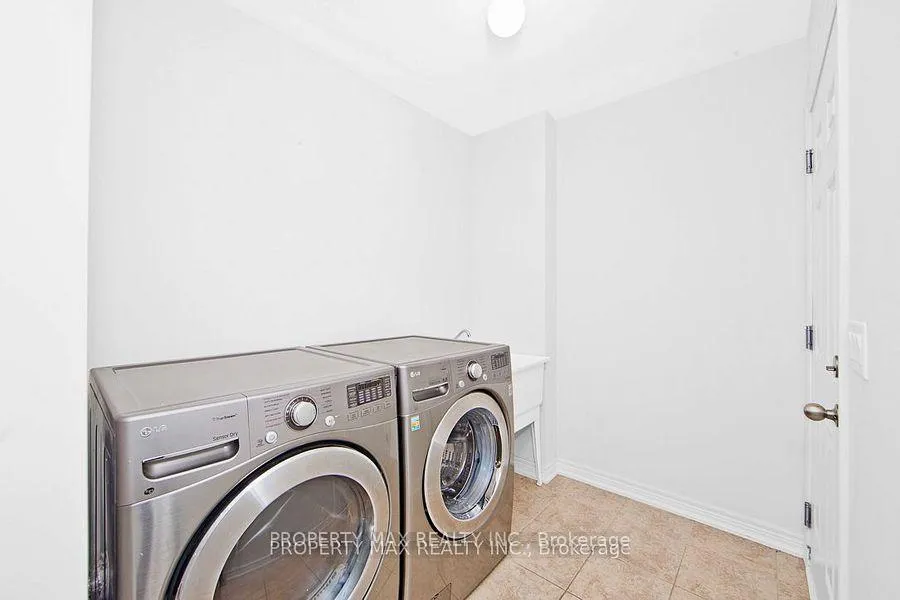 Photo 15 of 20 Toulouse Court, Markham, Cornell — HOMEH