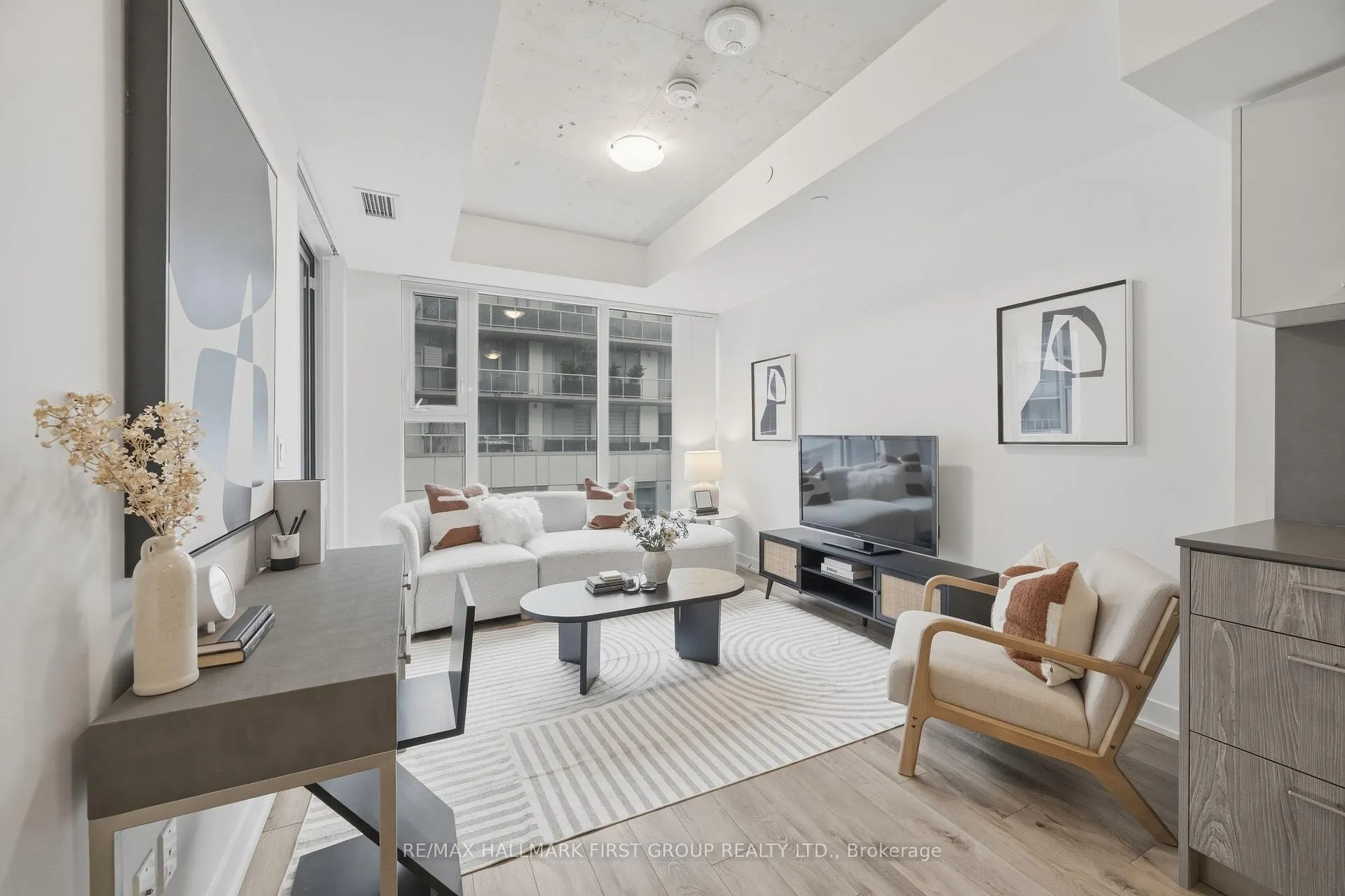 Photo 4 of 30 Baseball Place, Toronto, South Riverdale — HOMEH