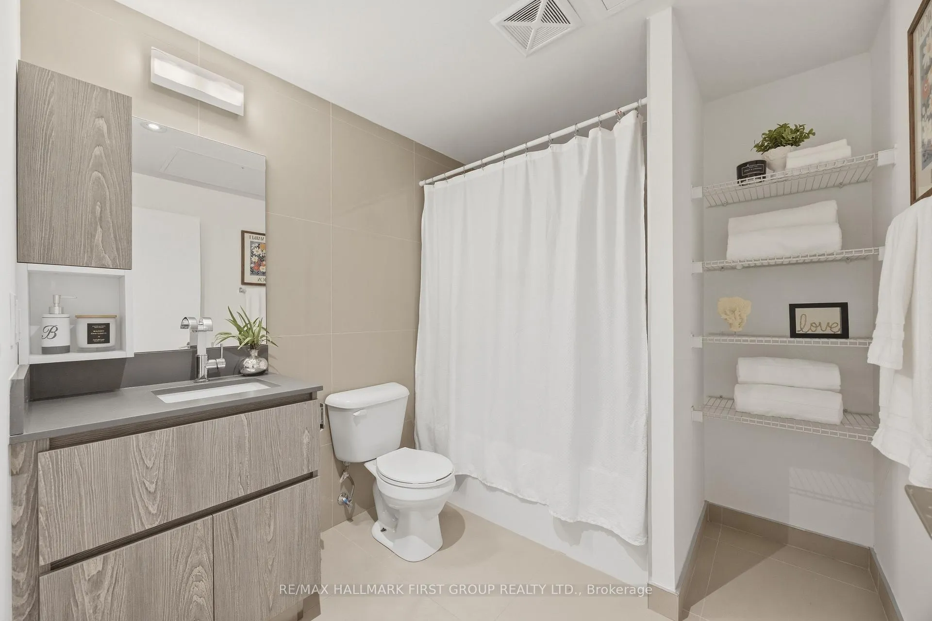 Photo 12 of 30 Baseball Place, Toronto, South Riverdale — HOMEH