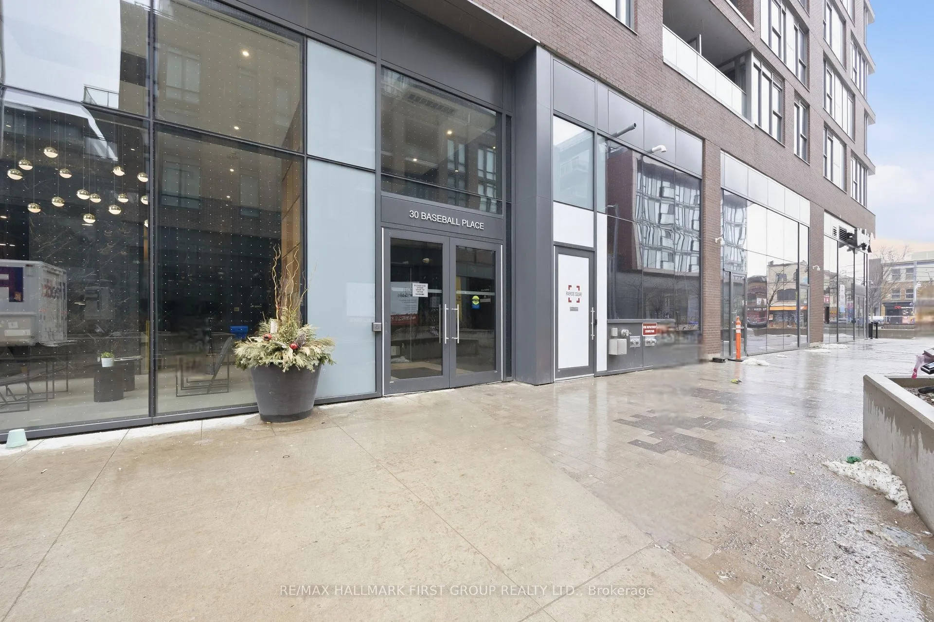 Photo 15 of 30 Baseball Place, Toronto, South Riverdale — HOMEH