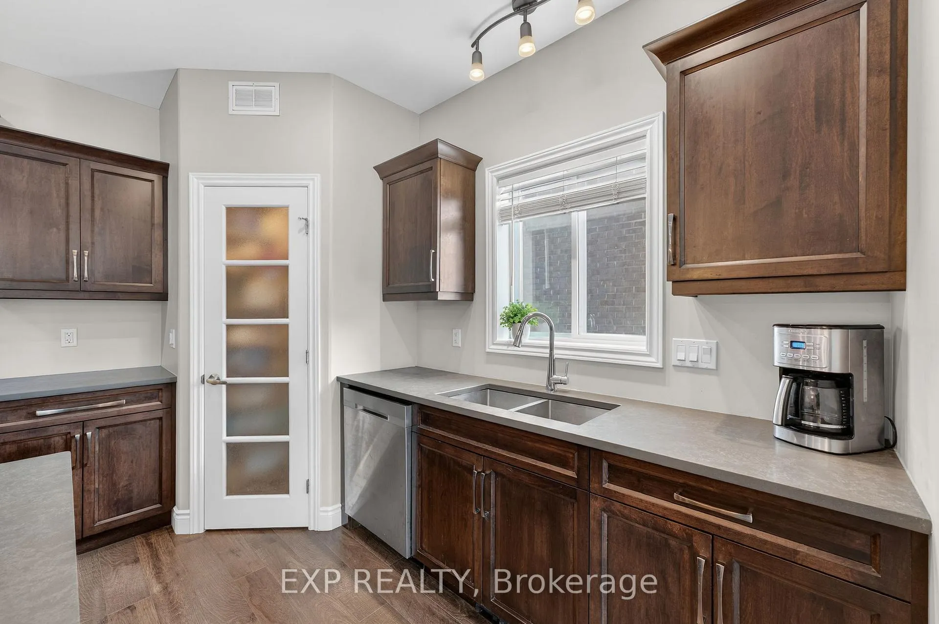 Photo 6 of 25 Virginia Crescent, Belleville, Thurlow Ward — HOMEH