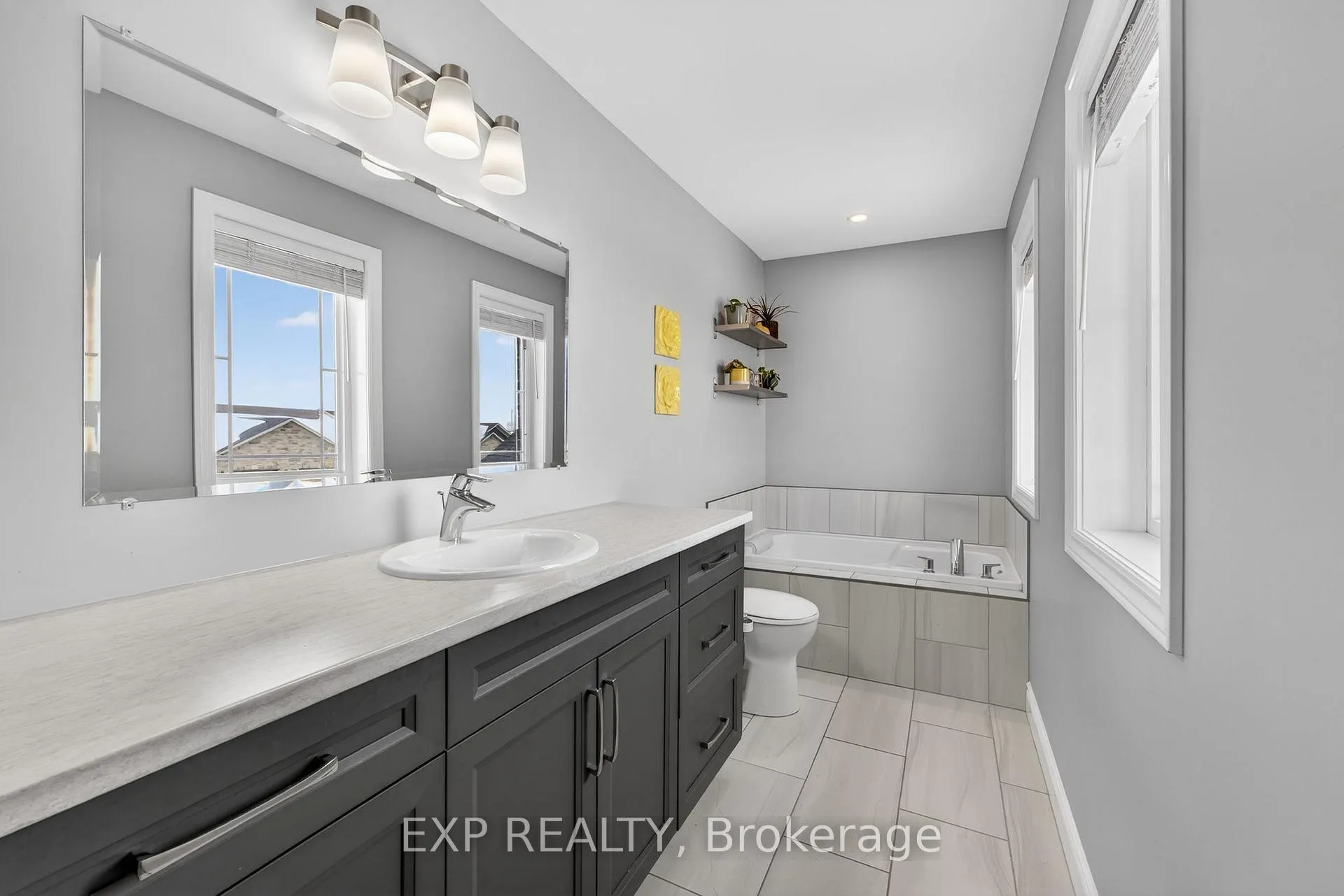 Photo 17 of 25 Virginia Crescent, Belleville, Thurlow Ward — HOMEH