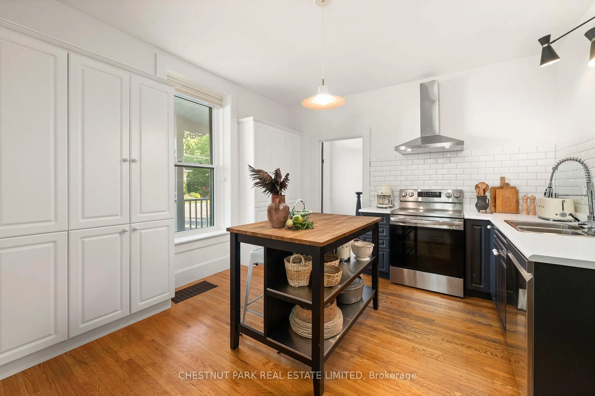 Photo 8 of 15 Jane Street, Prince Edward County, Picton Ward — HOMEH
