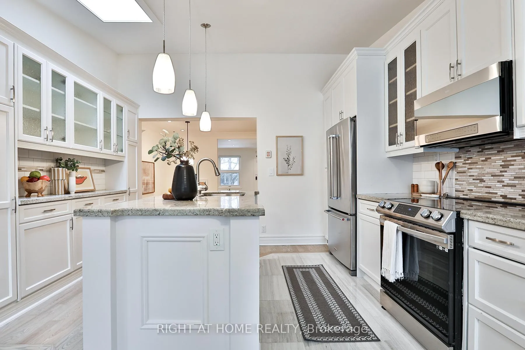 Photo 20 of 135 Parkmount Road, Toronto, Greenwood-Coxwell — HOMEH