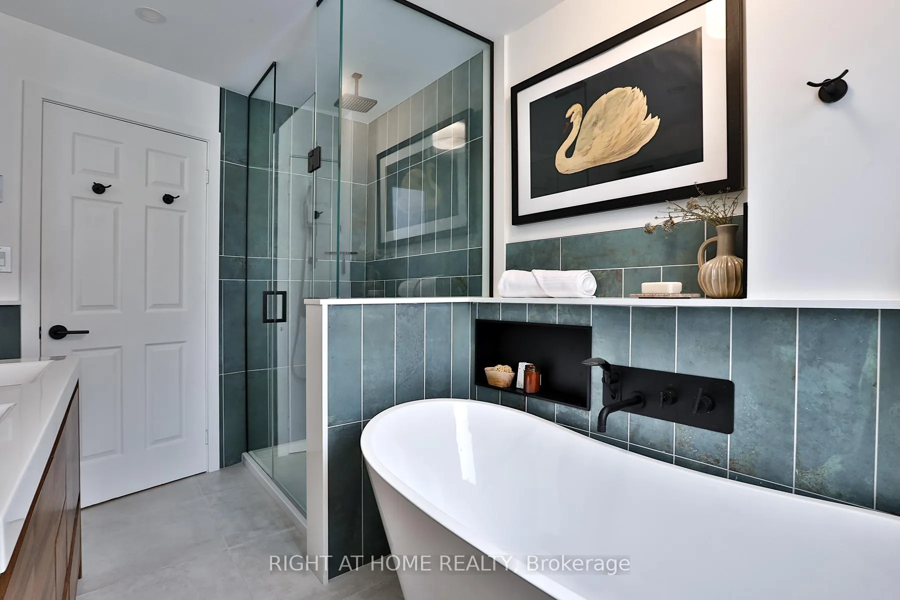 Photo 35 of 135 Parkmount Road, Toronto, Greenwood-Coxwell — HOMEH