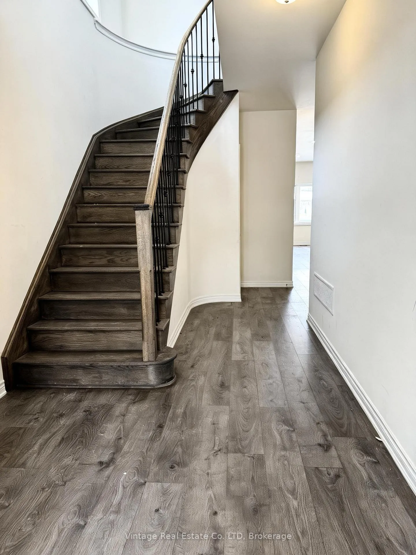 Photo 4 of Unit MAIN FLOOR, 49 Sapphire Way, Thorold, Rolling Meadows — HOMEH