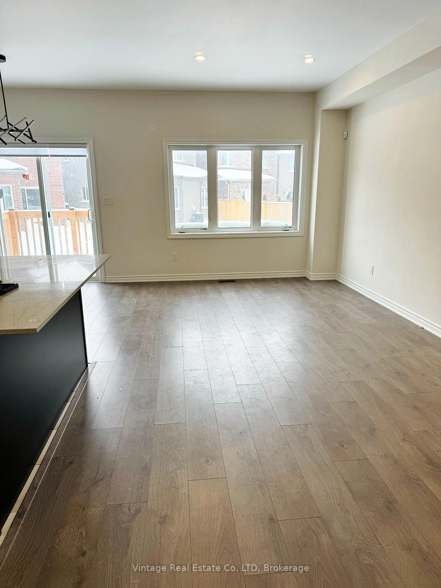 Photo 5 of Unit MAIN FLOOR, 49 Sapphire Way, Thorold, Rolling Meadows — HOMEH