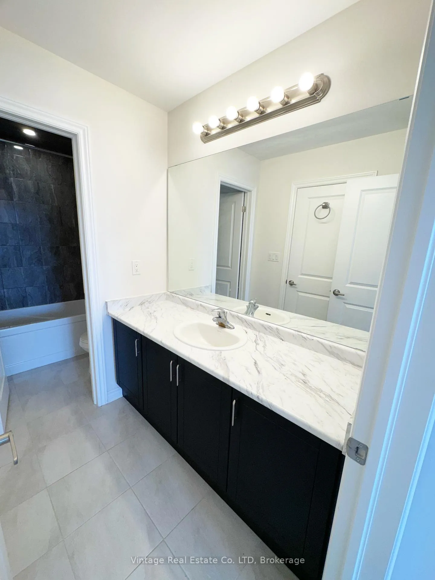 Photo 11 of Unit MAIN FLOOR, 49 Sapphire Way, Thorold, Rolling Meadows — HOMEH