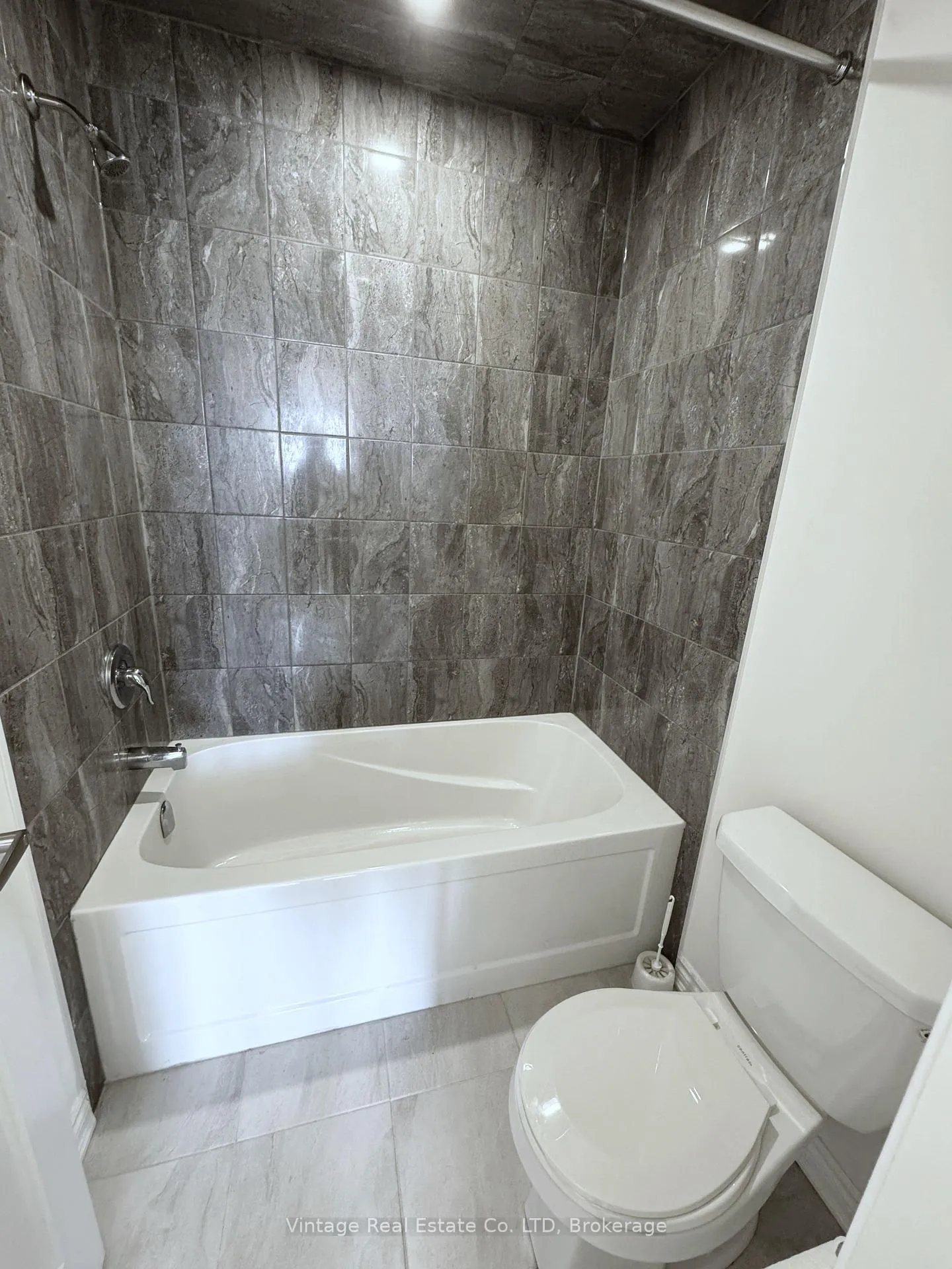 Photo 12 of Unit MAIN FLOOR, 49 Sapphire Way, Thorold, Rolling Meadows — HOMEH