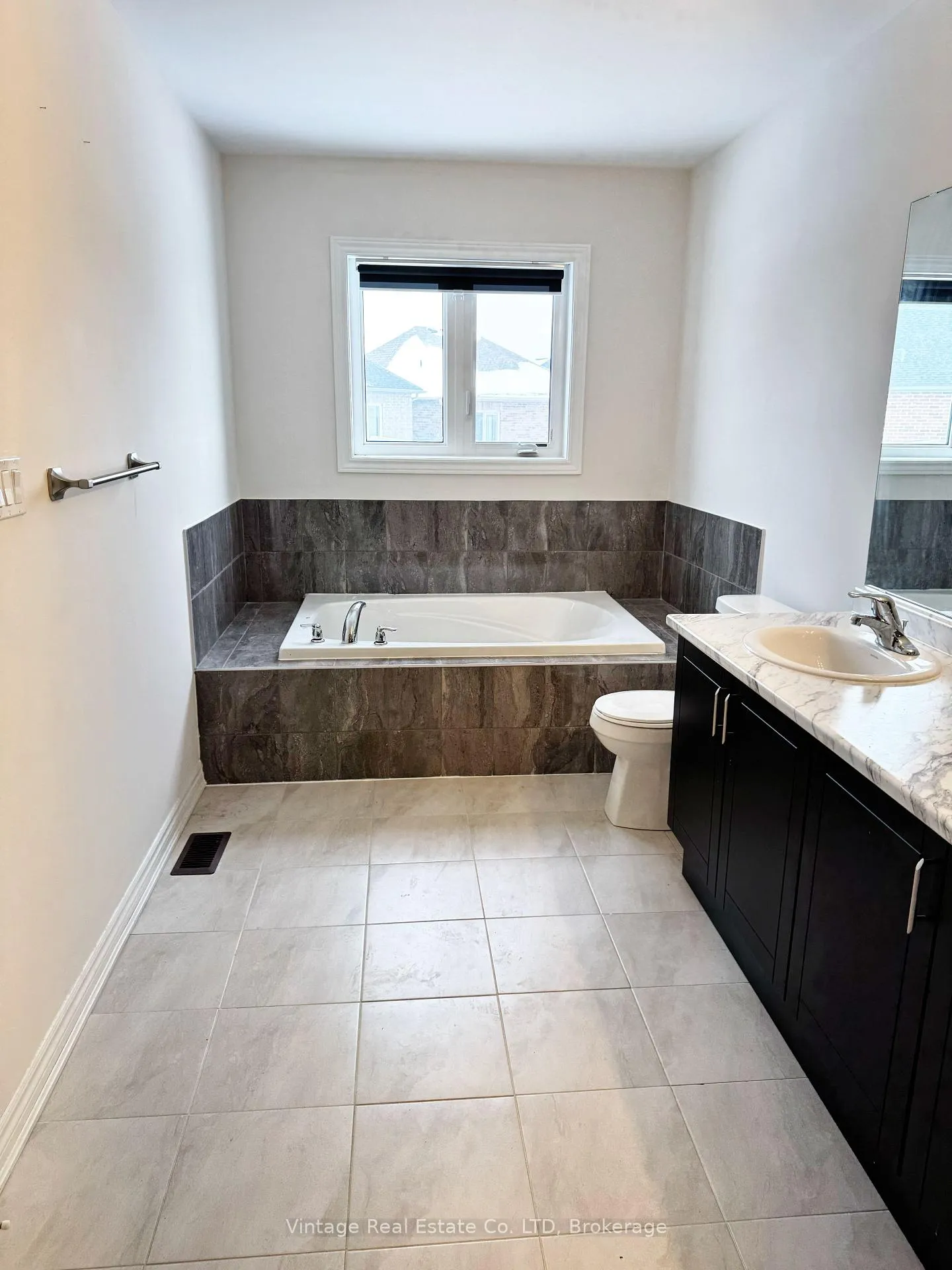Photo 18 of Unit MAIN FLOOR, 49 Sapphire Way, Thorold, Rolling Meadows — HOMEH