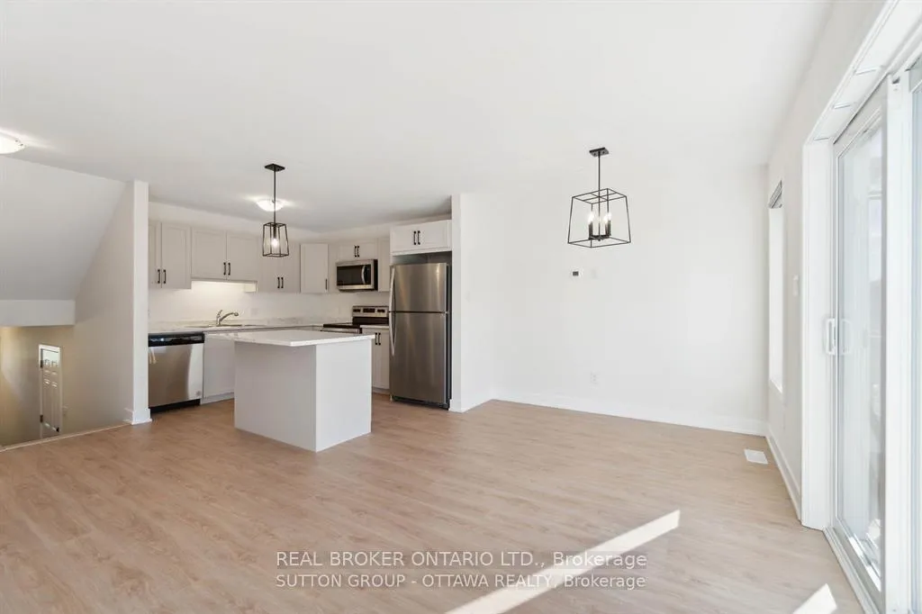 Photo 3 of 47 Staples Boulevard, Smiths Falls — HOMEH
