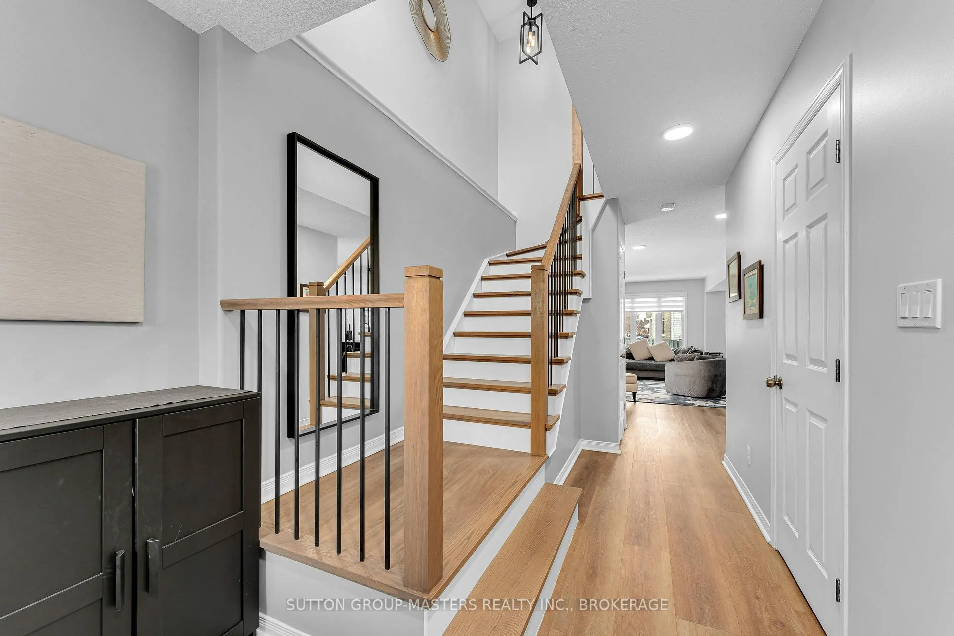Photo 4 of 1041 Rainbow Crescent, Kingston, Kingston East (Incl Barret Crt) — HOMEH