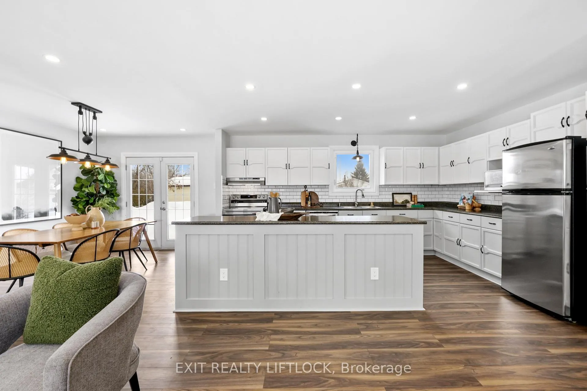 Photo 4 of 1018 Meadowview Road, Kawartha Lakes, Omemee — HOMEH