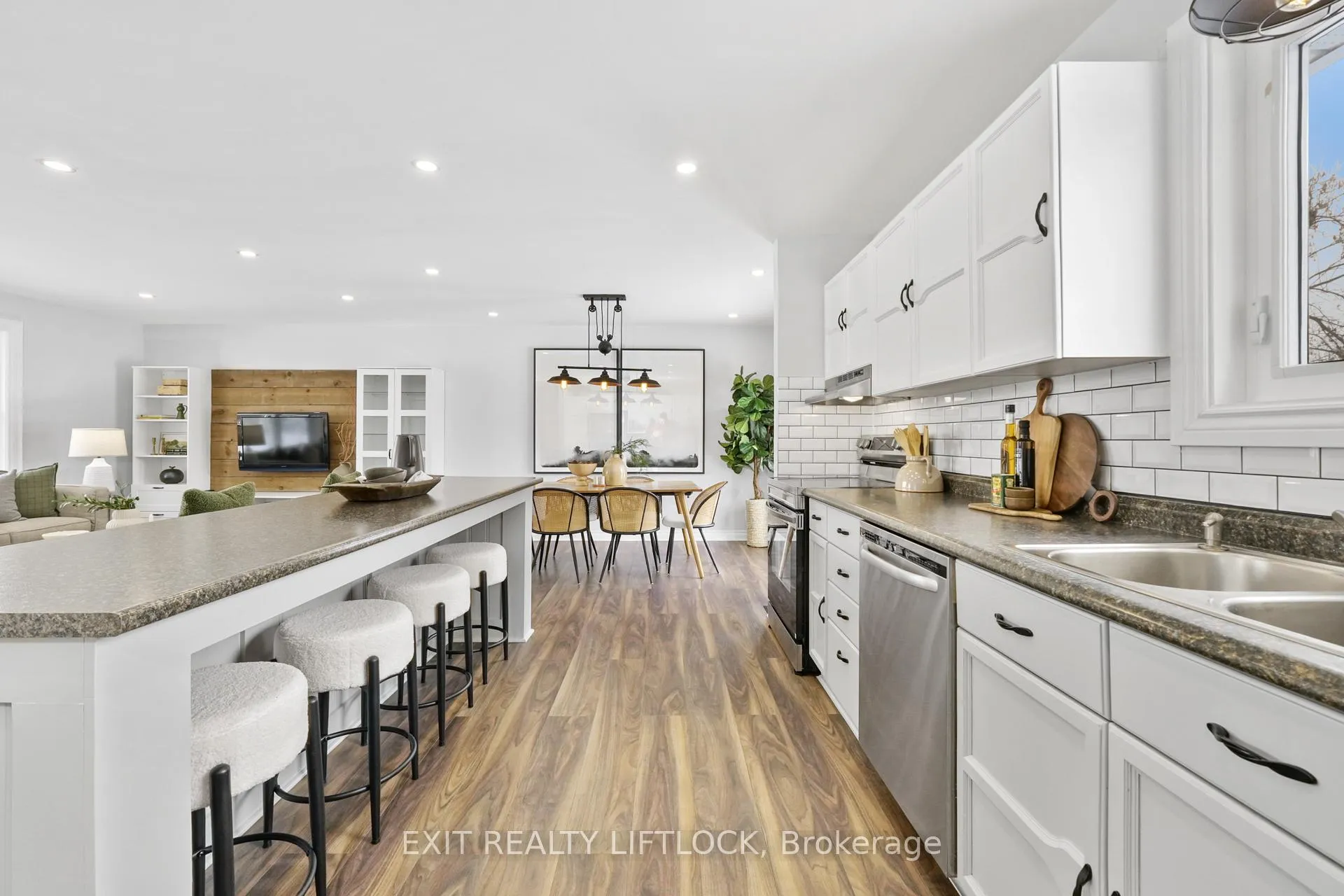Photo 13 of 1018 Meadowview Road, Kawartha Lakes, Omemee — HOMEH