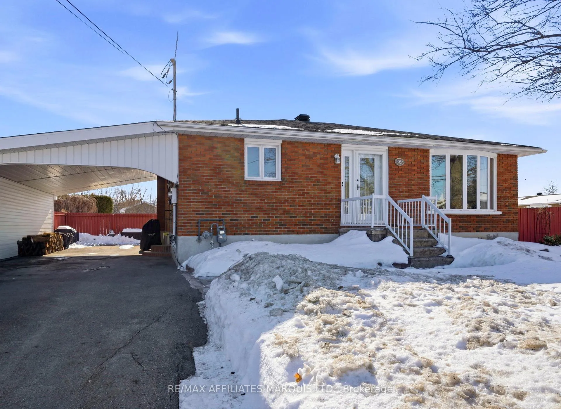 Photo 2 of 1057 Roy Avenue, Cornwall — HOMEH
