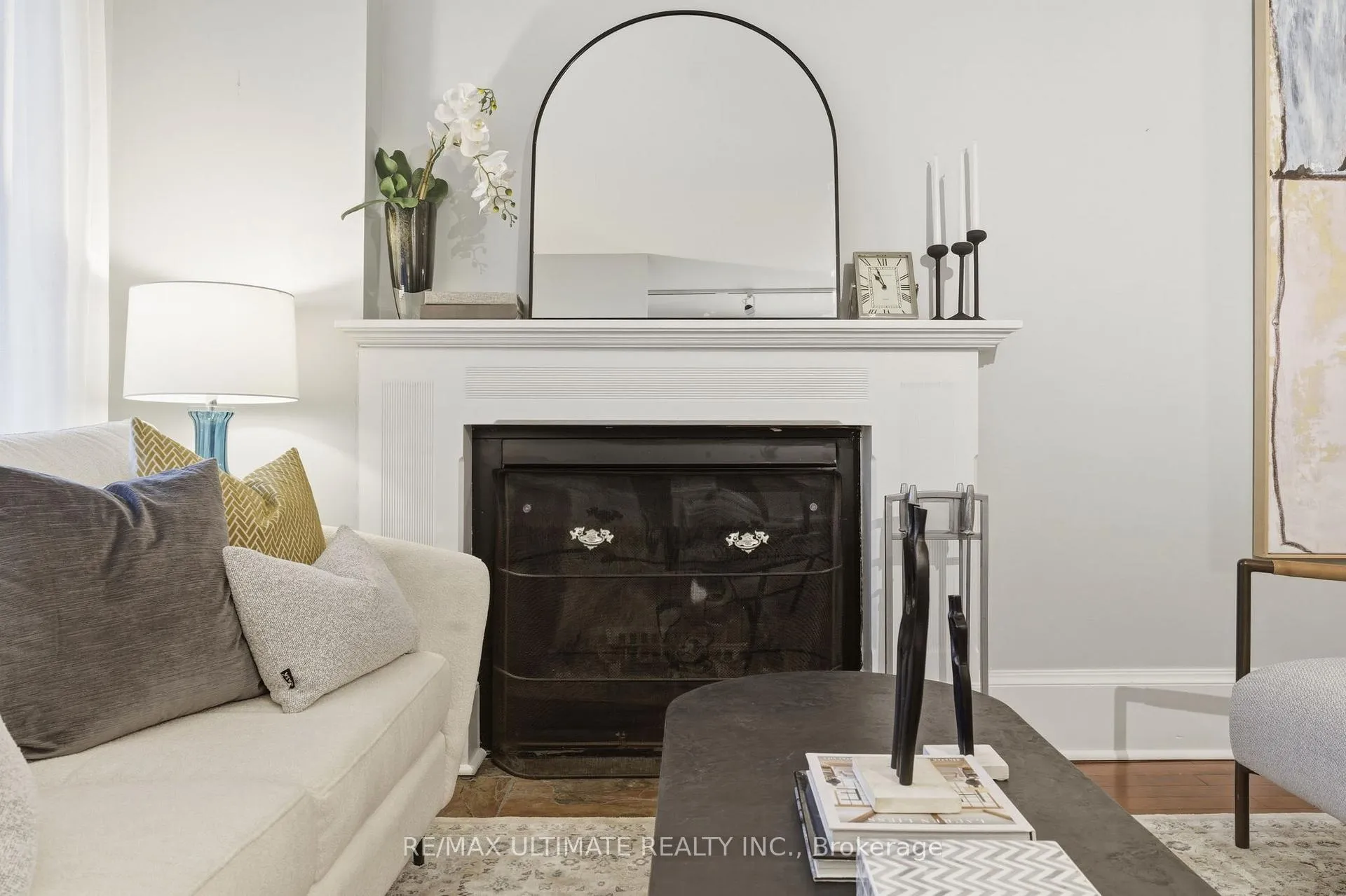 Photo 5 of 27 Osborne Avenue, Toronto, East End-Danforth — HOMEH