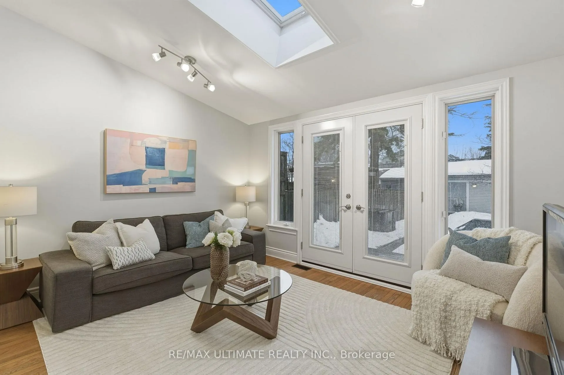 Photo 13 of 27 Osborne Avenue, Toronto, East End-Danforth — HOMEH