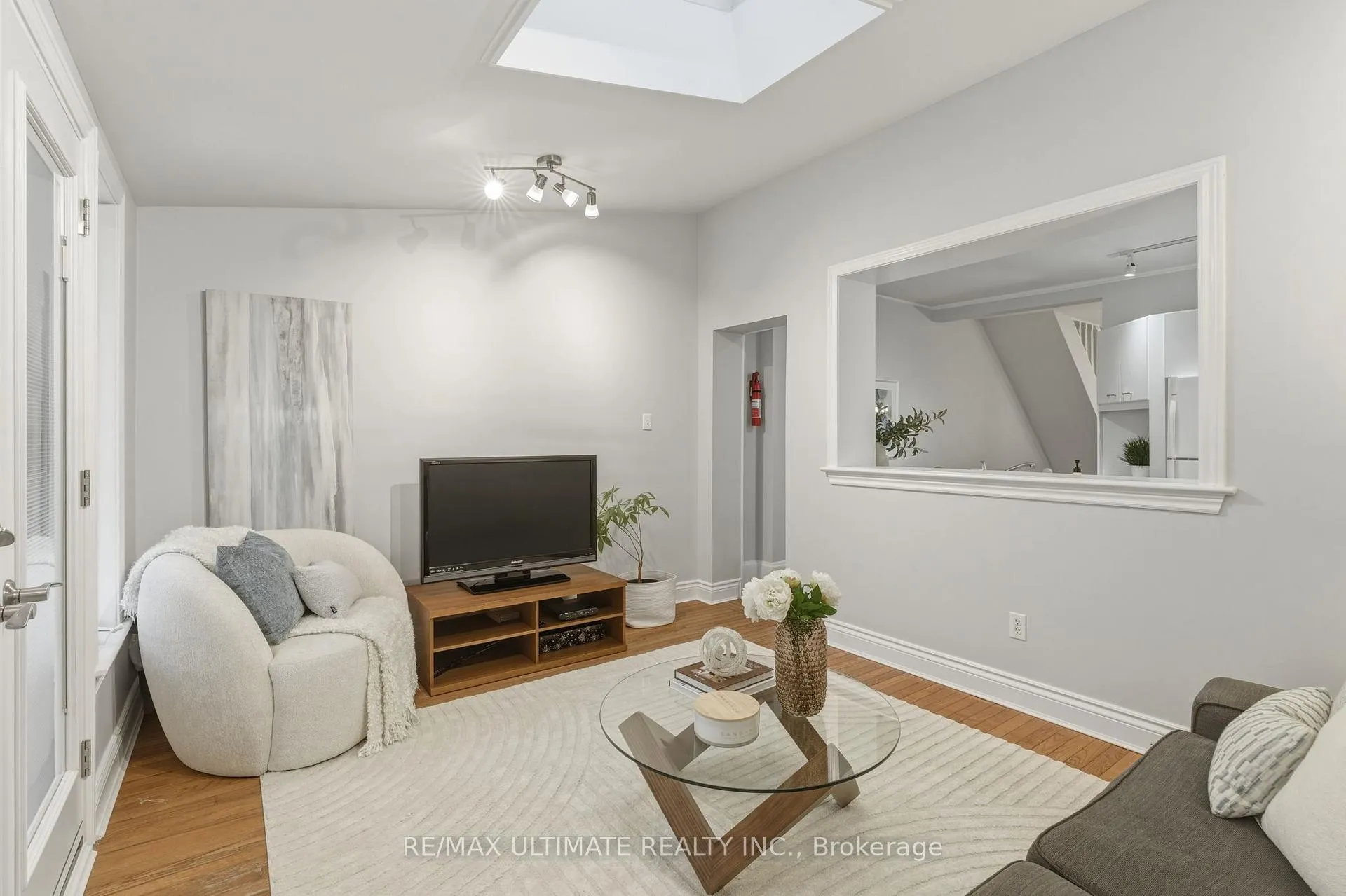 Photo 16 of 27 Osborne Avenue, Toronto, East End-Danforth — HOMEH
