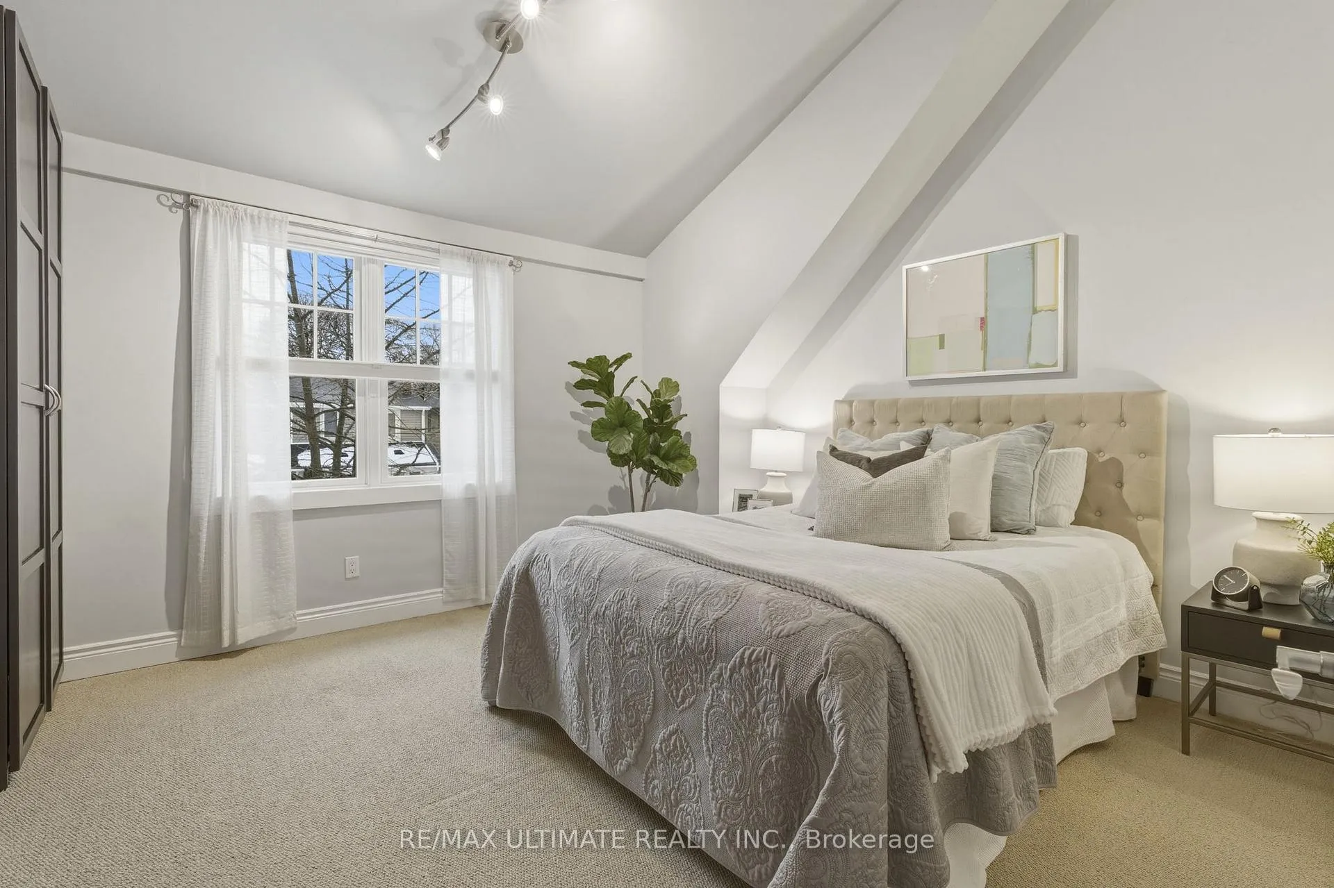 Photo 17 of 27 Osborne Avenue, Toronto, East End-Danforth — HOMEH