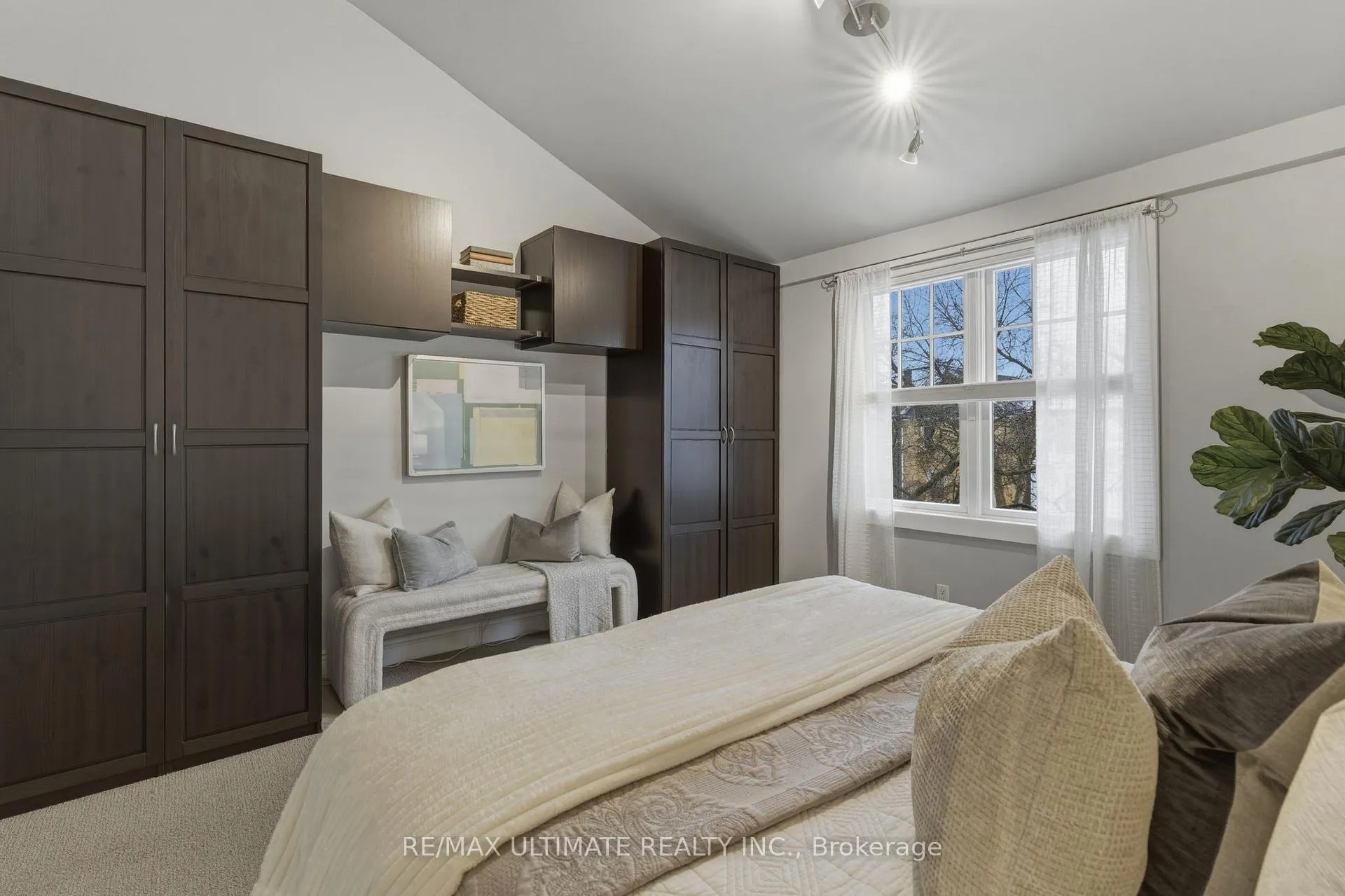 Photo 21 of 27 Osborne Avenue, Toronto, East End-Danforth — HOMEH