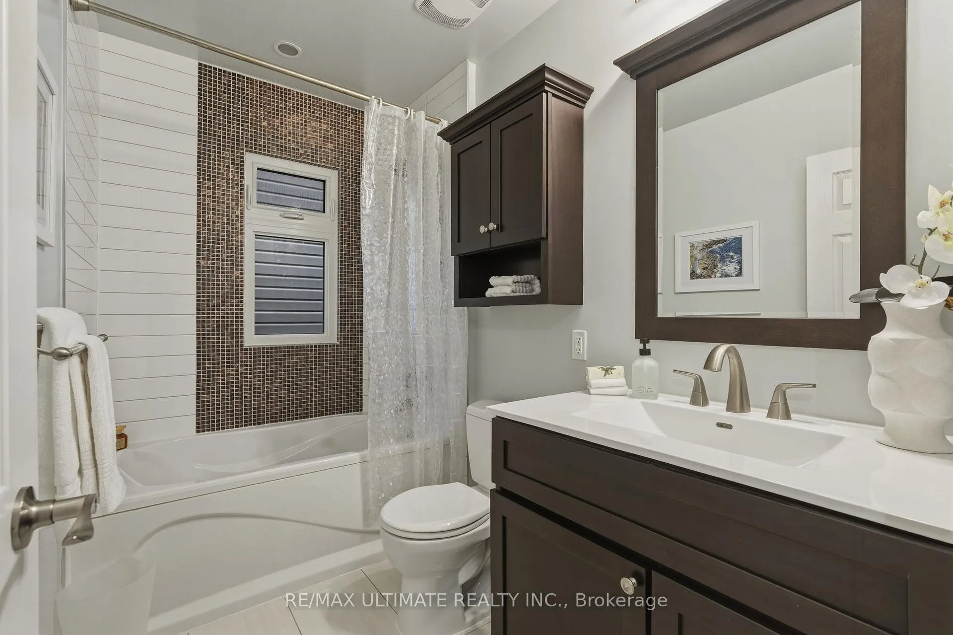 Photo 25 of 27 Osborne Avenue, Toronto, East End-Danforth — HOMEH