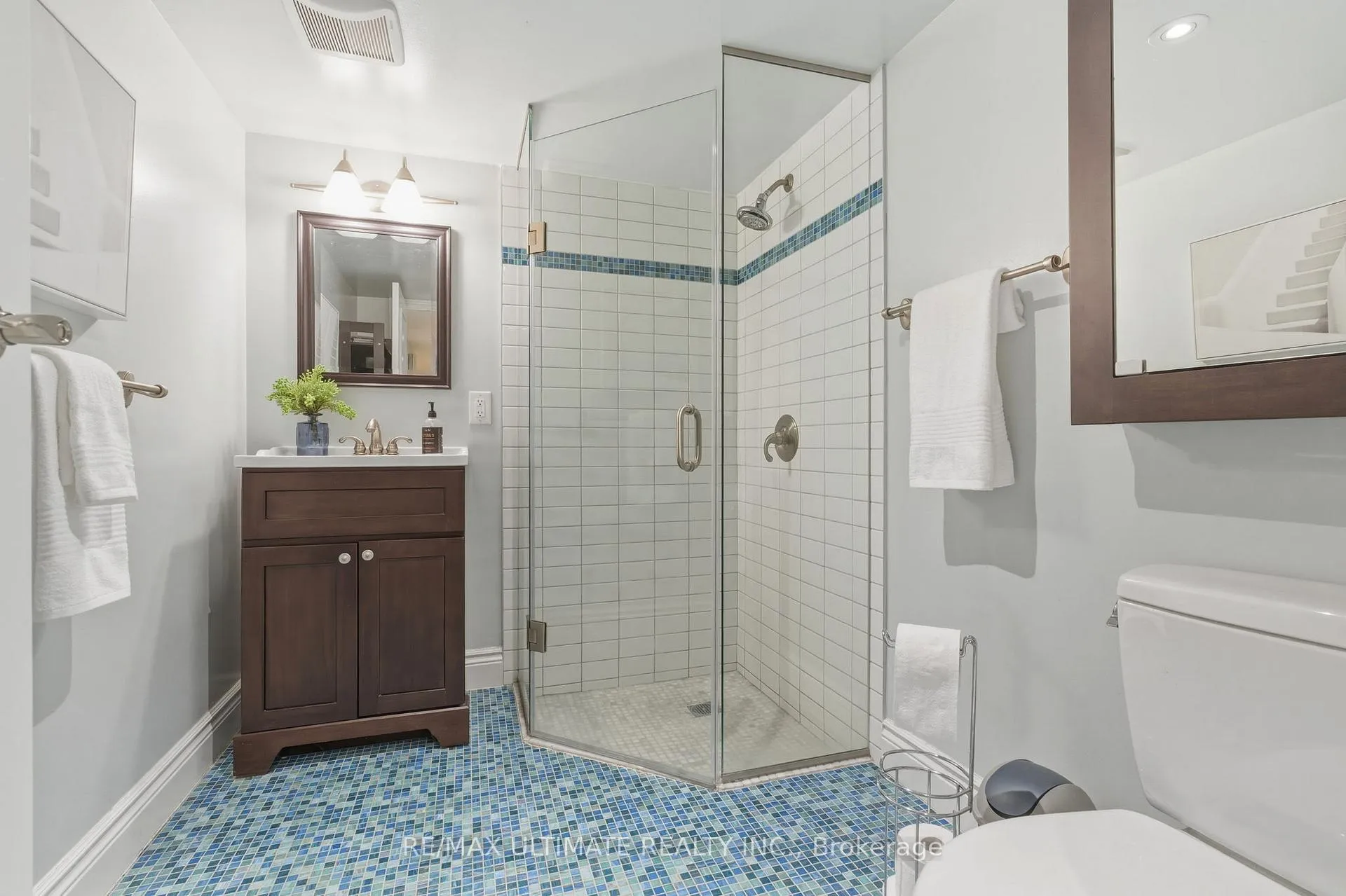 Photo 30 of 27 Osborne Avenue, Toronto, East End-Danforth — HOMEH