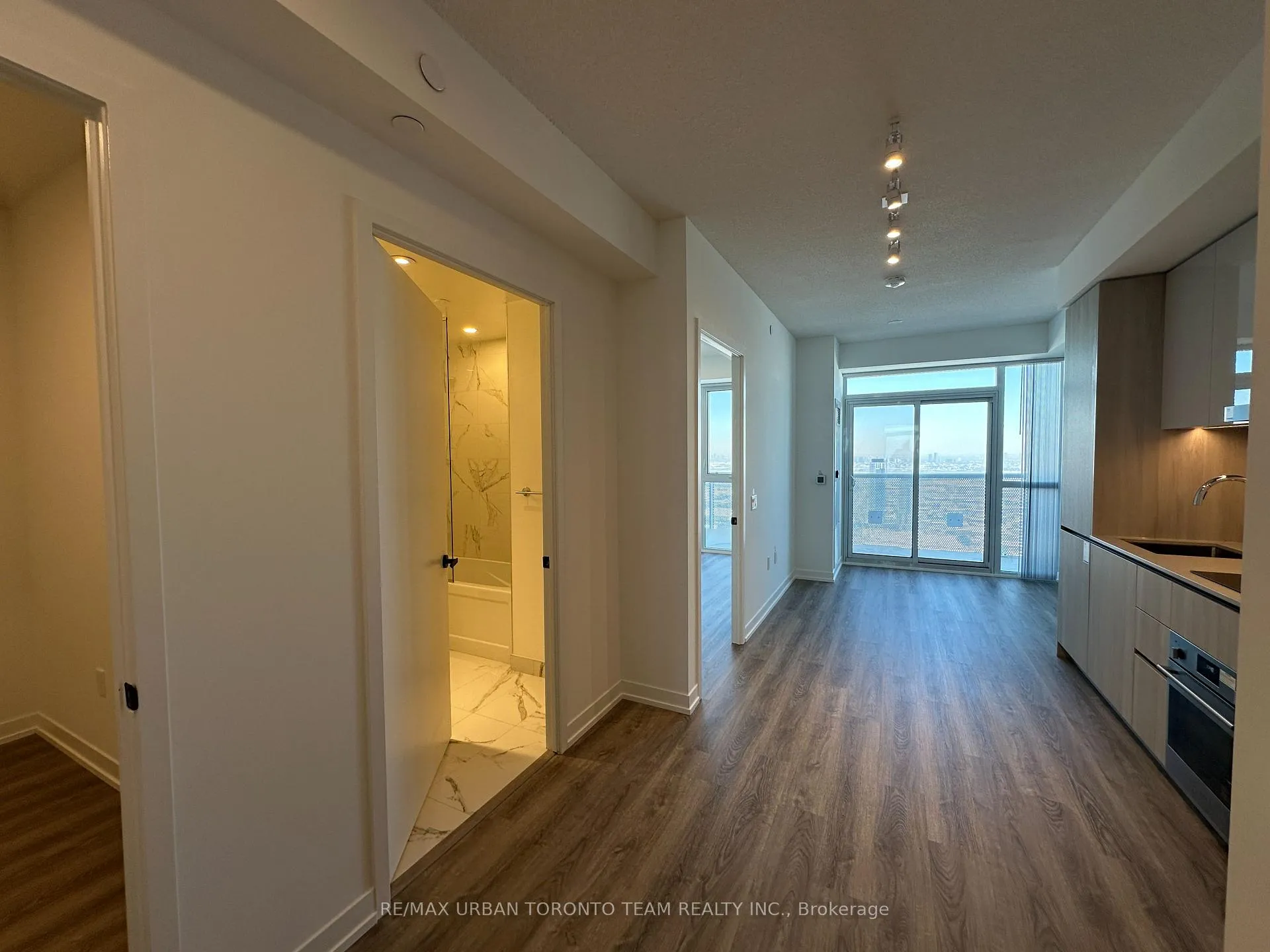 Photo 2 of Unit 5508, 8 Interchange Way, Vaughan, Vaughan Corporate Centre — HOMEH