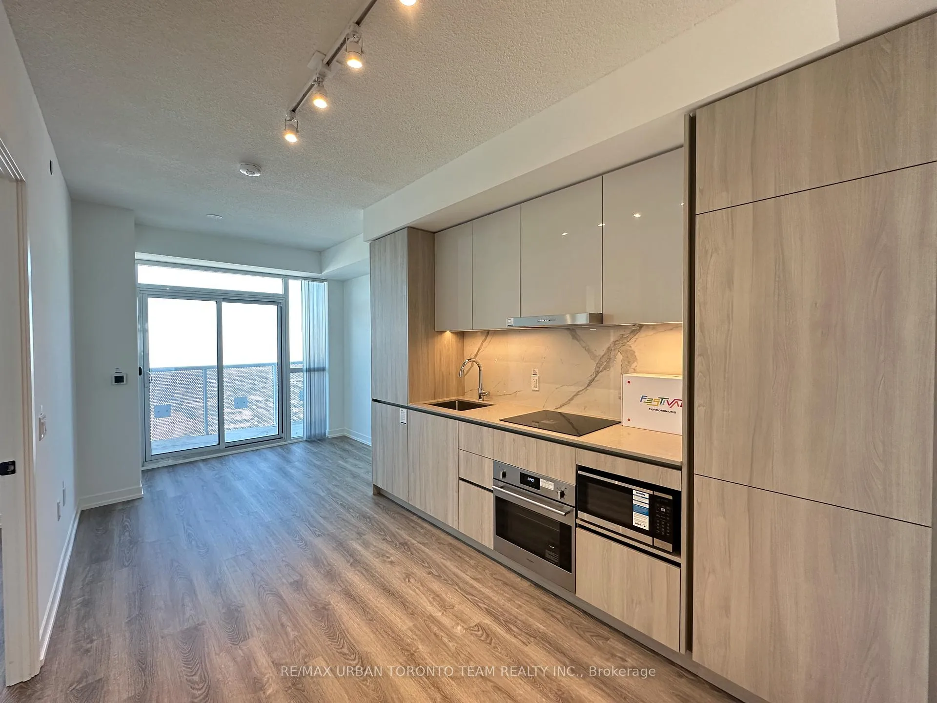 Photo 4 of Unit 5508, 8 Interchange Way, Vaughan, Vaughan Corporate Centre — HOMEH