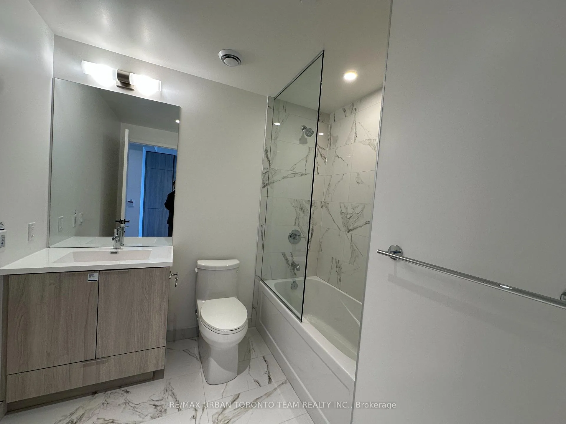 Photo 5 of Unit 5508, 8 Interchange Way, Vaughan, Vaughan Corporate Centre — HOMEH