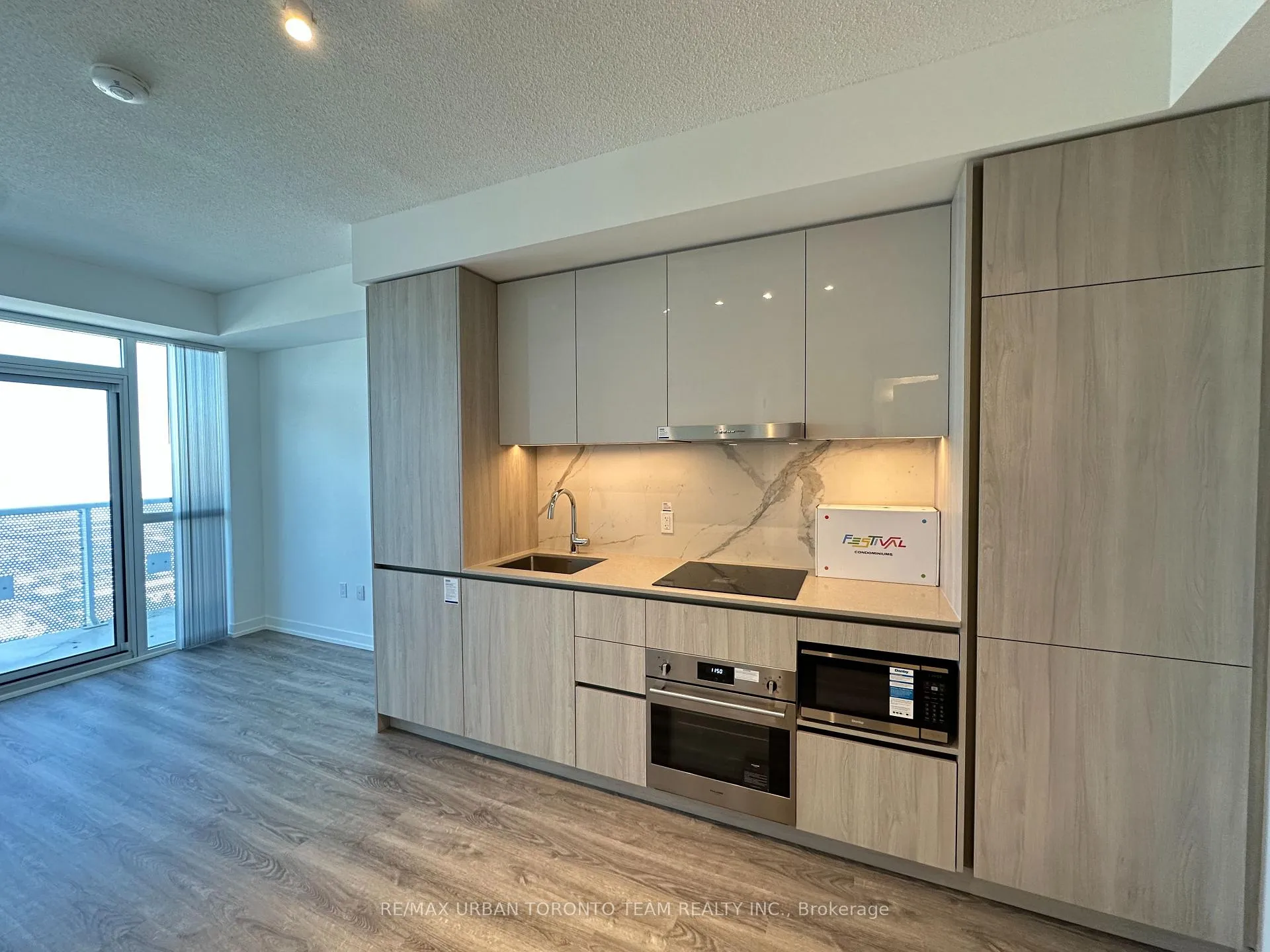 Photo 6 of Unit 5508, 8 Interchange Way, Vaughan, Vaughan Corporate Centre — HOMEH