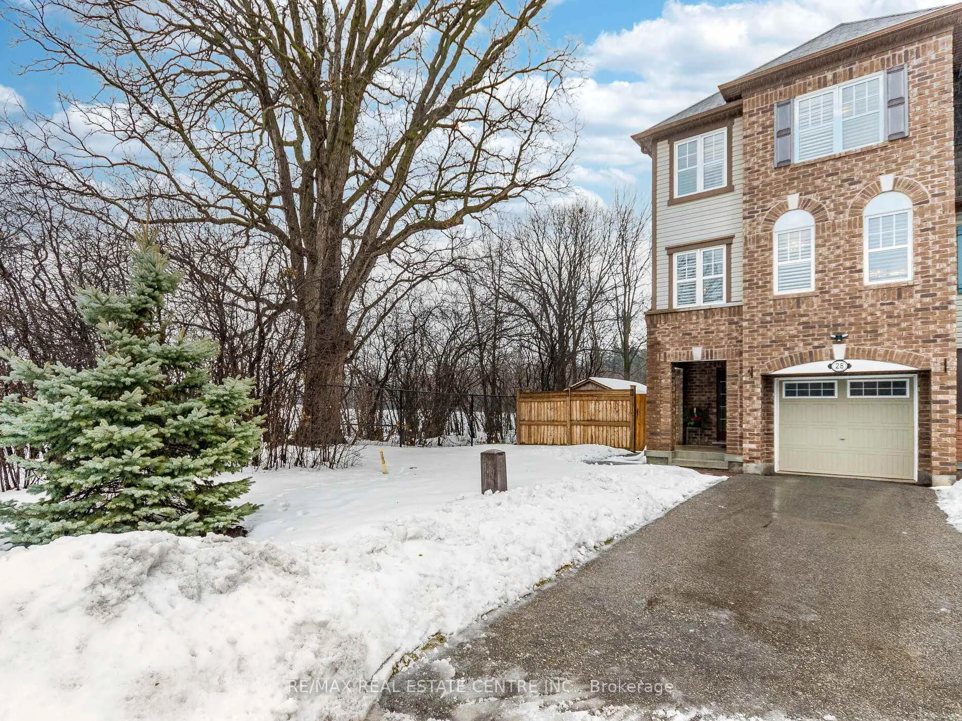 Photo 2 of 28 Colonel Frank Ching Crescent, Brampton, Fletcher's West — HOMEH
