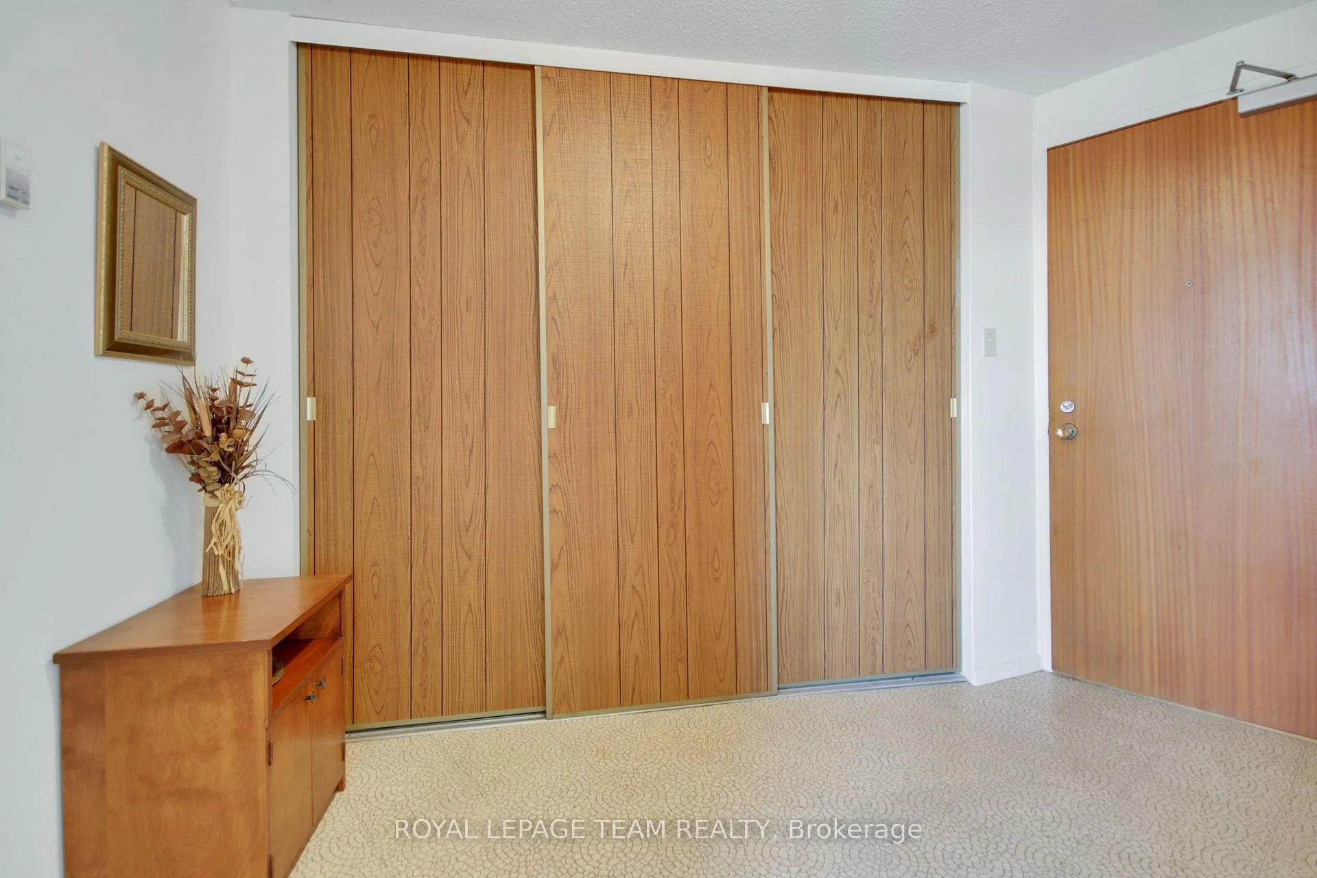 Photo 6 of Unit 708, 20 Chesterton Drive, Ottawa, Borden Farm/Stewart Farm/Carleton Heights/Parkwood Hills — HOMEH