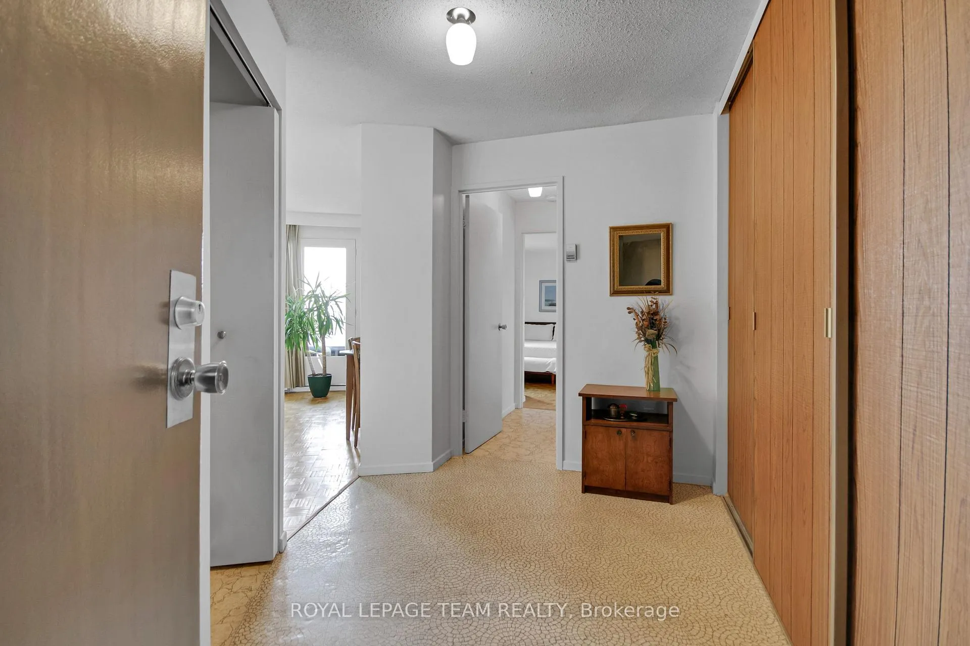 Photo 7 of Unit 708, 20 Chesterton Drive, Ottawa, Borden Farm/Stewart Farm/Carleton Heights/Parkwood Hills — HOMEH