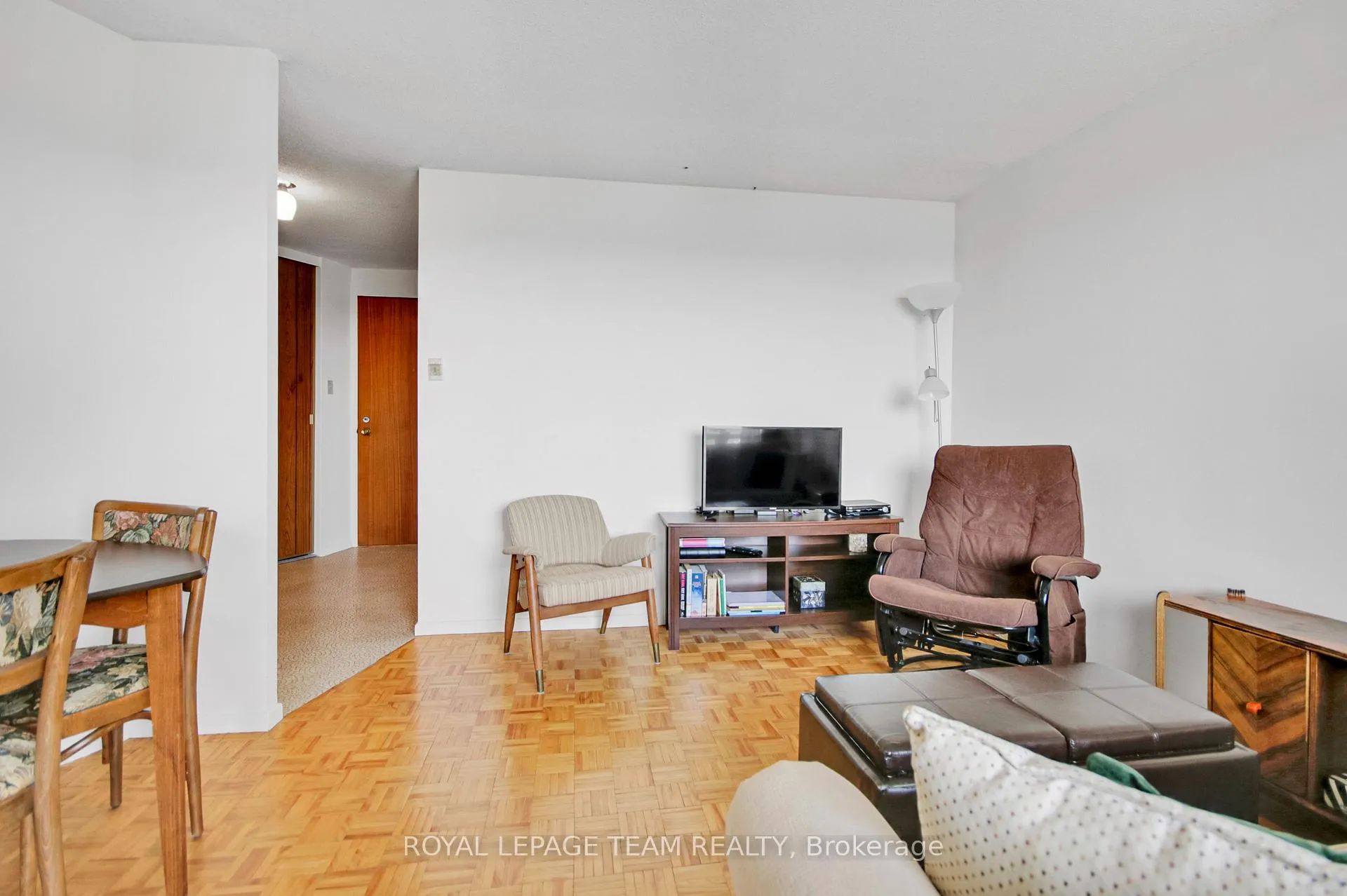 Photo 13 of Unit 708, 20 Chesterton Drive, Ottawa, Borden Farm/Stewart Farm/Carleton Heights/Parkwood Hills — HOMEH