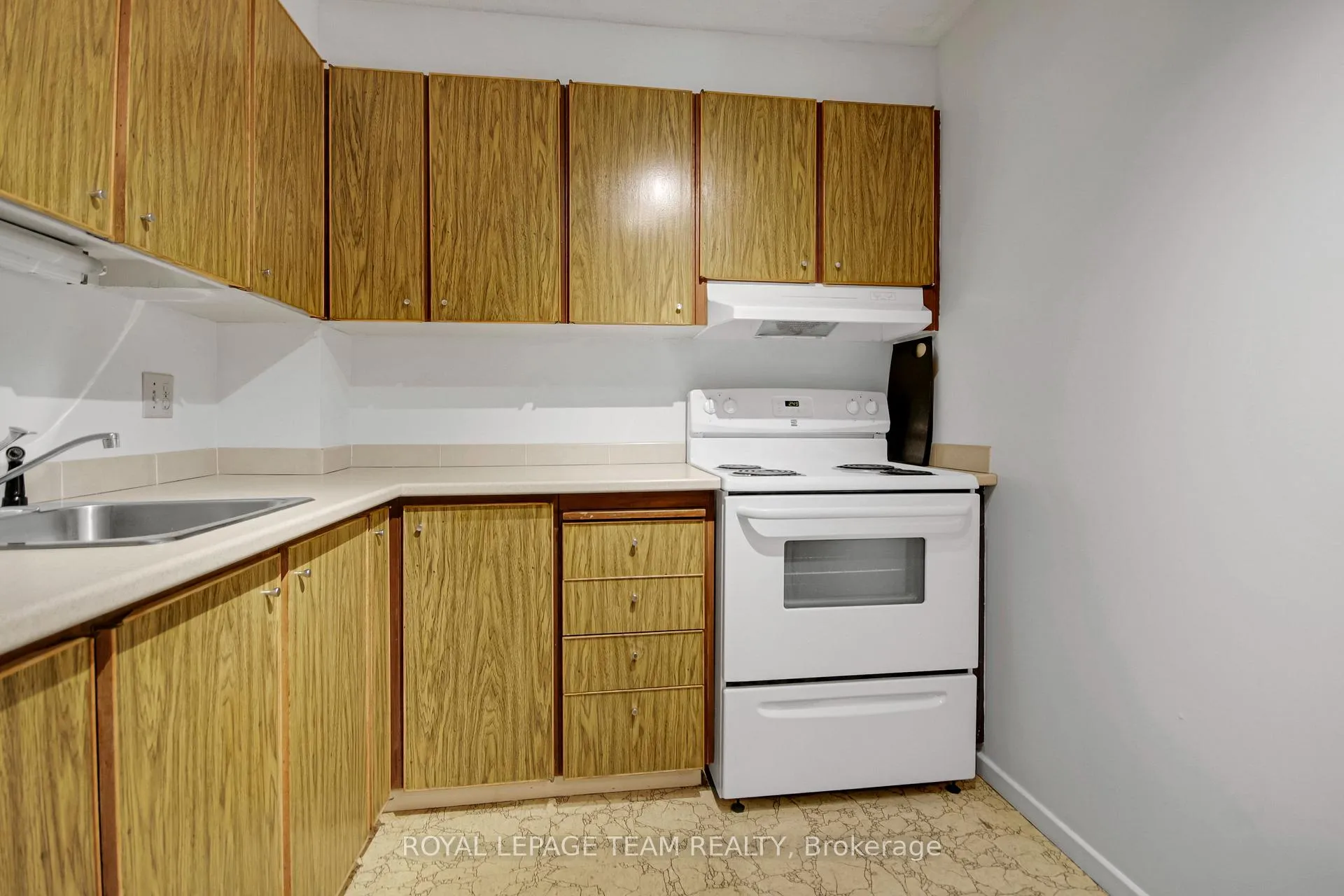 Photo 20 of Unit 708, 20 Chesterton Drive, Ottawa, Borden Farm/Stewart Farm/Carleton Heights/Parkwood Hills — HOMEH