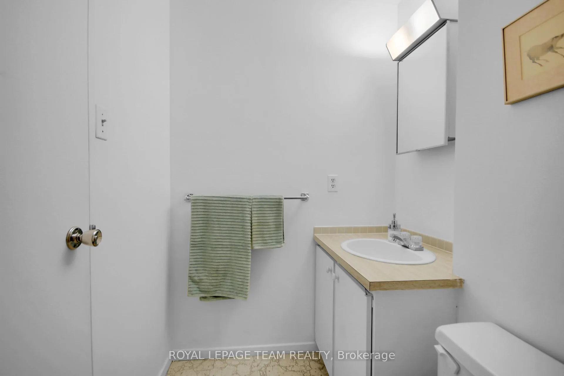 Photo 27 of Unit 708, 20 Chesterton Drive, Ottawa, Borden Farm/Stewart Farm/Carleton Heights/Parkwood Hills — HOMEH