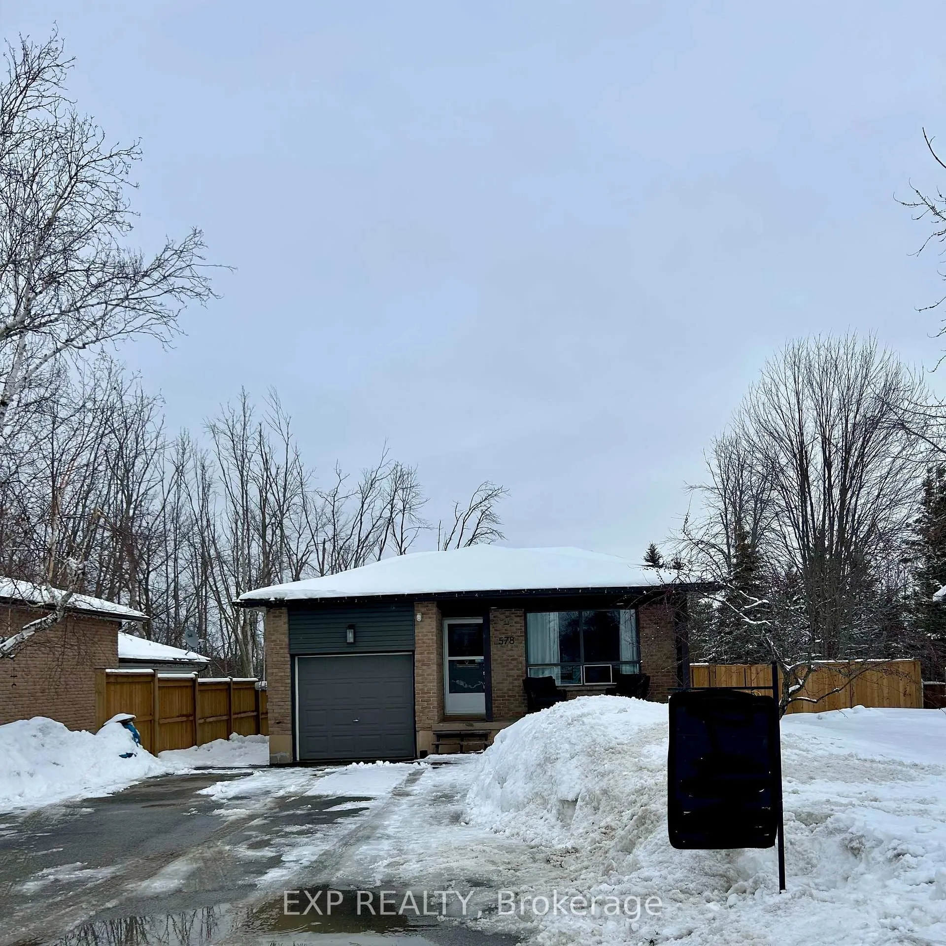 Photo 3 of 578 Highland Crescent, Brock, Beaverton — HOMEH