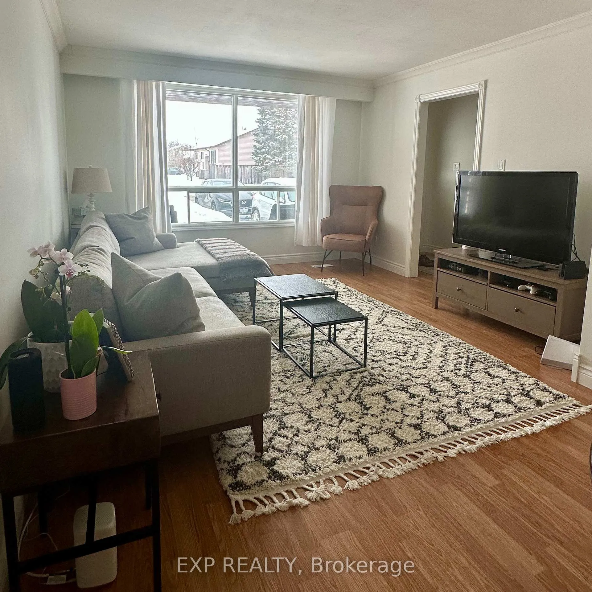 Photo 5 of 578 Highland Crescent, Brock, Beaverton — HOMEH