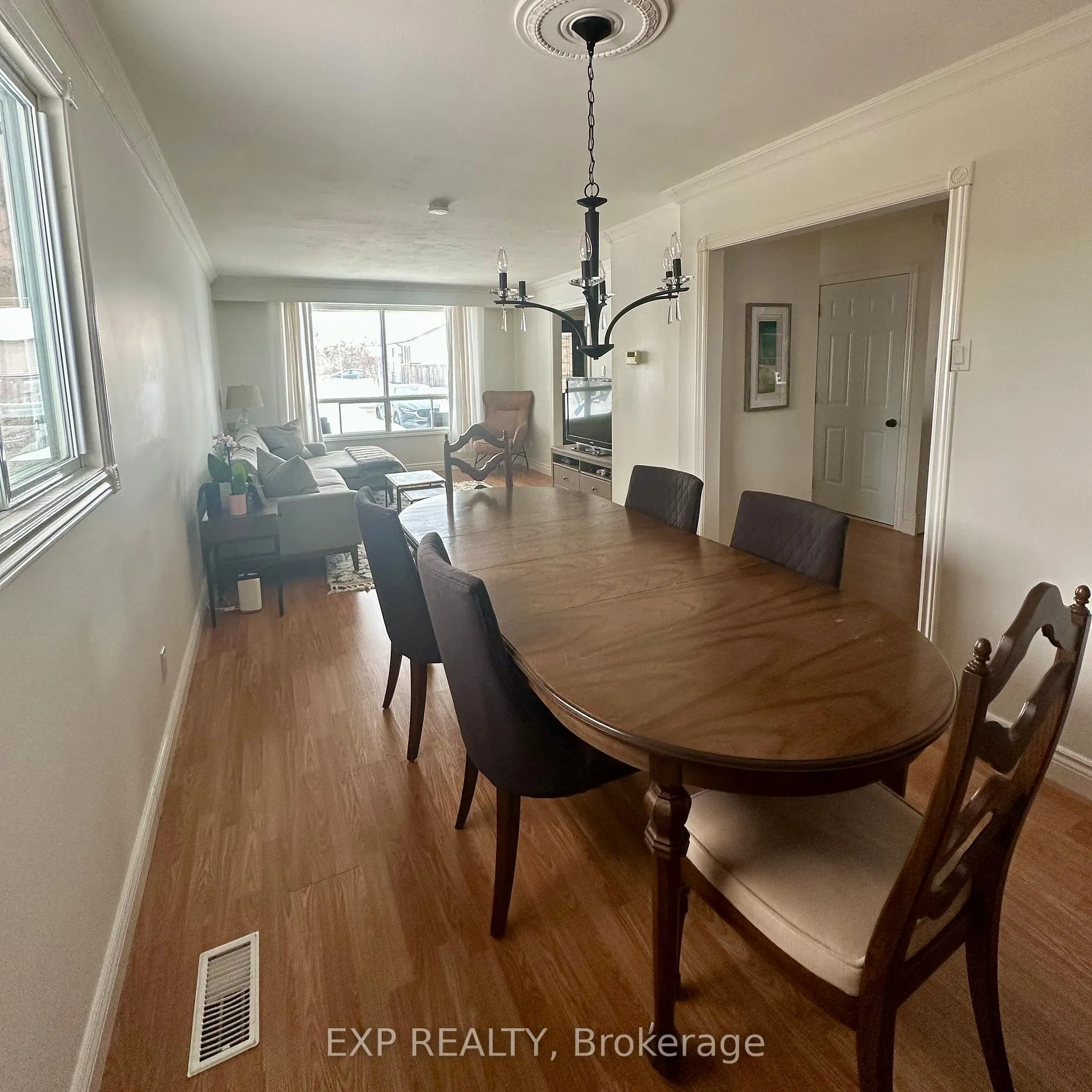 Photo 7 of 578 Highland Crescent, Brock, Beaverton — HOMEH